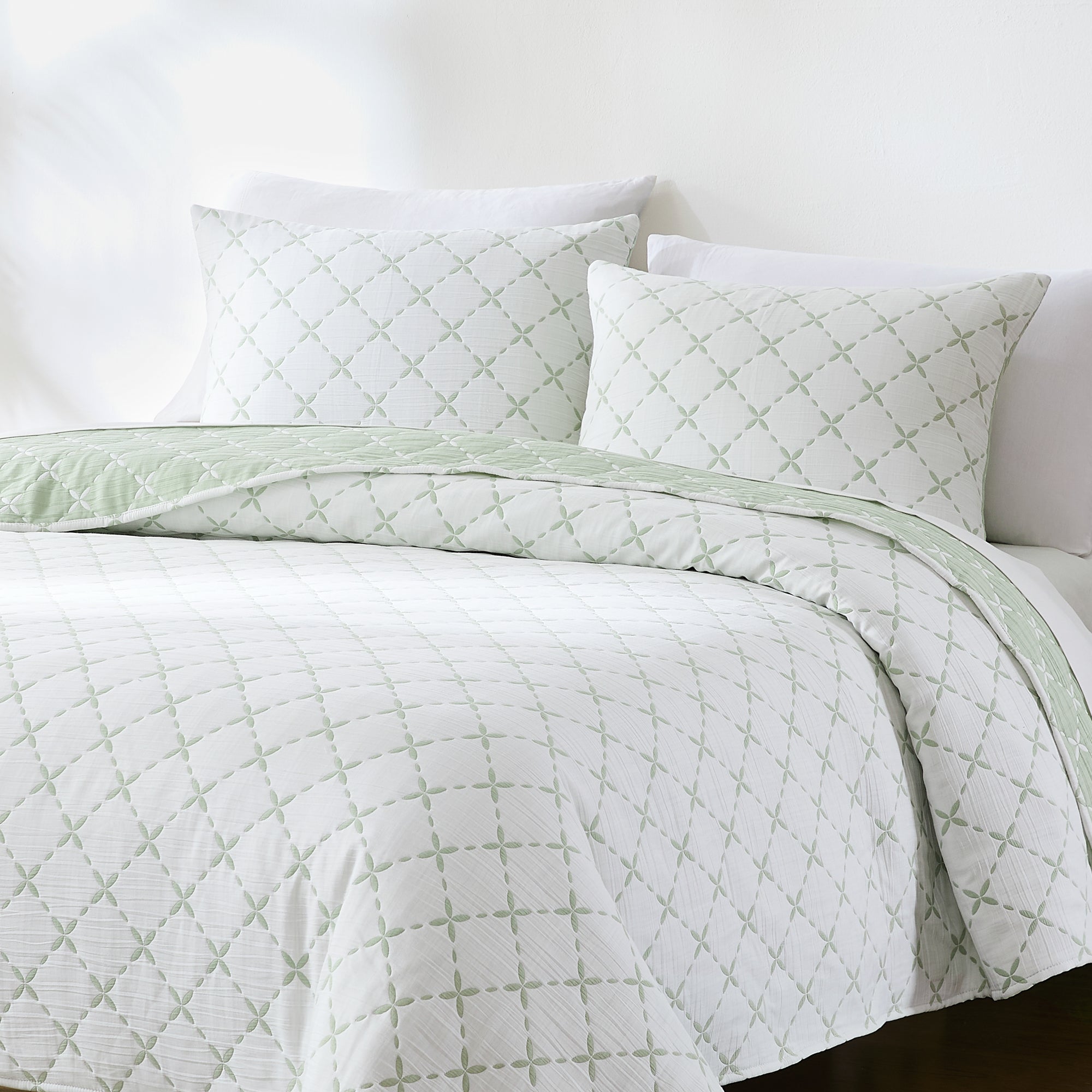 Luxury Diamond Leaf Jacquard Reversible Matelasse Coverlet Set - Queen Size Bedspread for Master Bedroom & Guest Room Decor