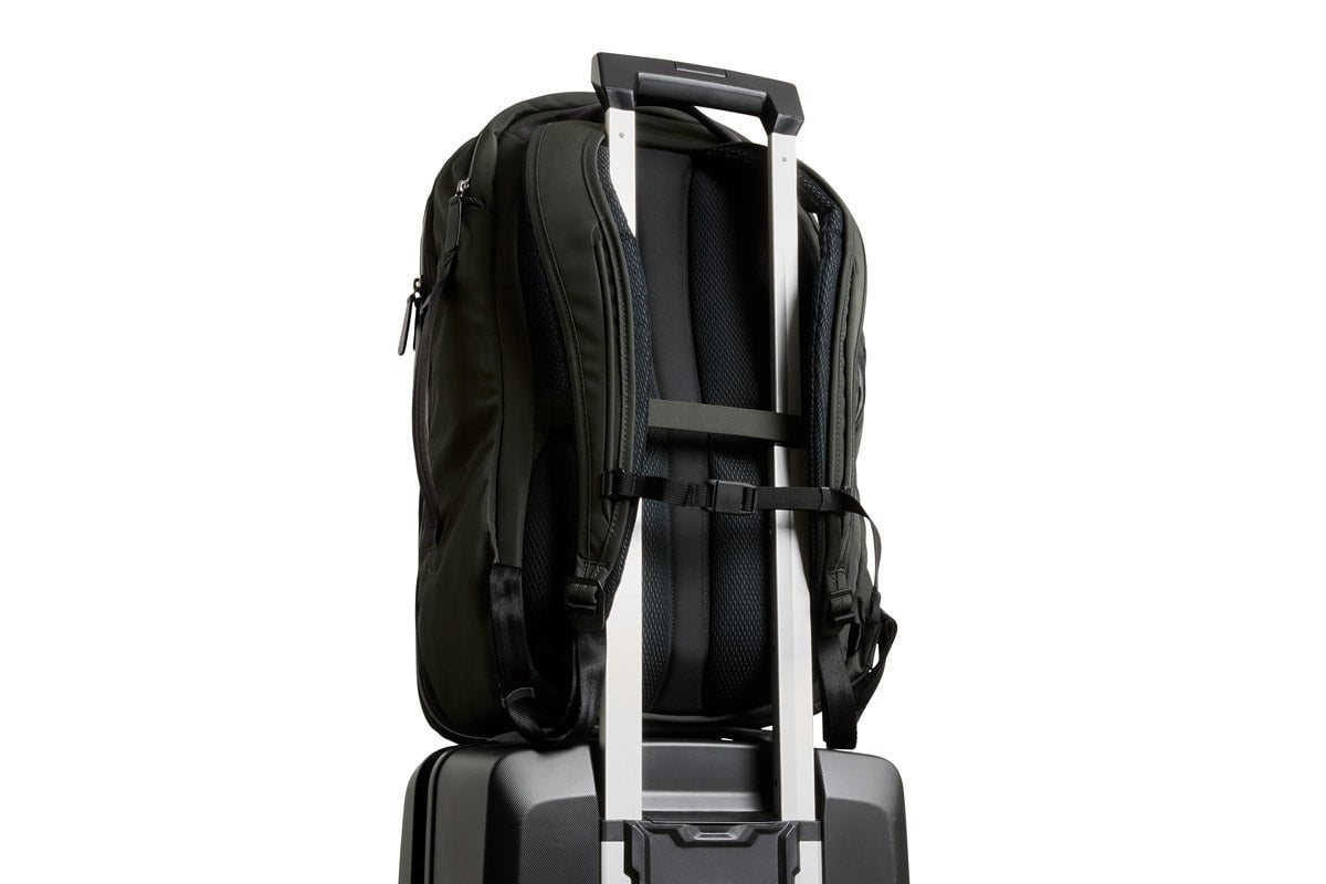 Bellroy Transit Travel Pack Pro - Premium Waterproof Backpack for Travel & Commuting | Durable & Stylish Carry-On Backpack for Men & Women | Perfect for Business Trips, Hiking & Daily Use