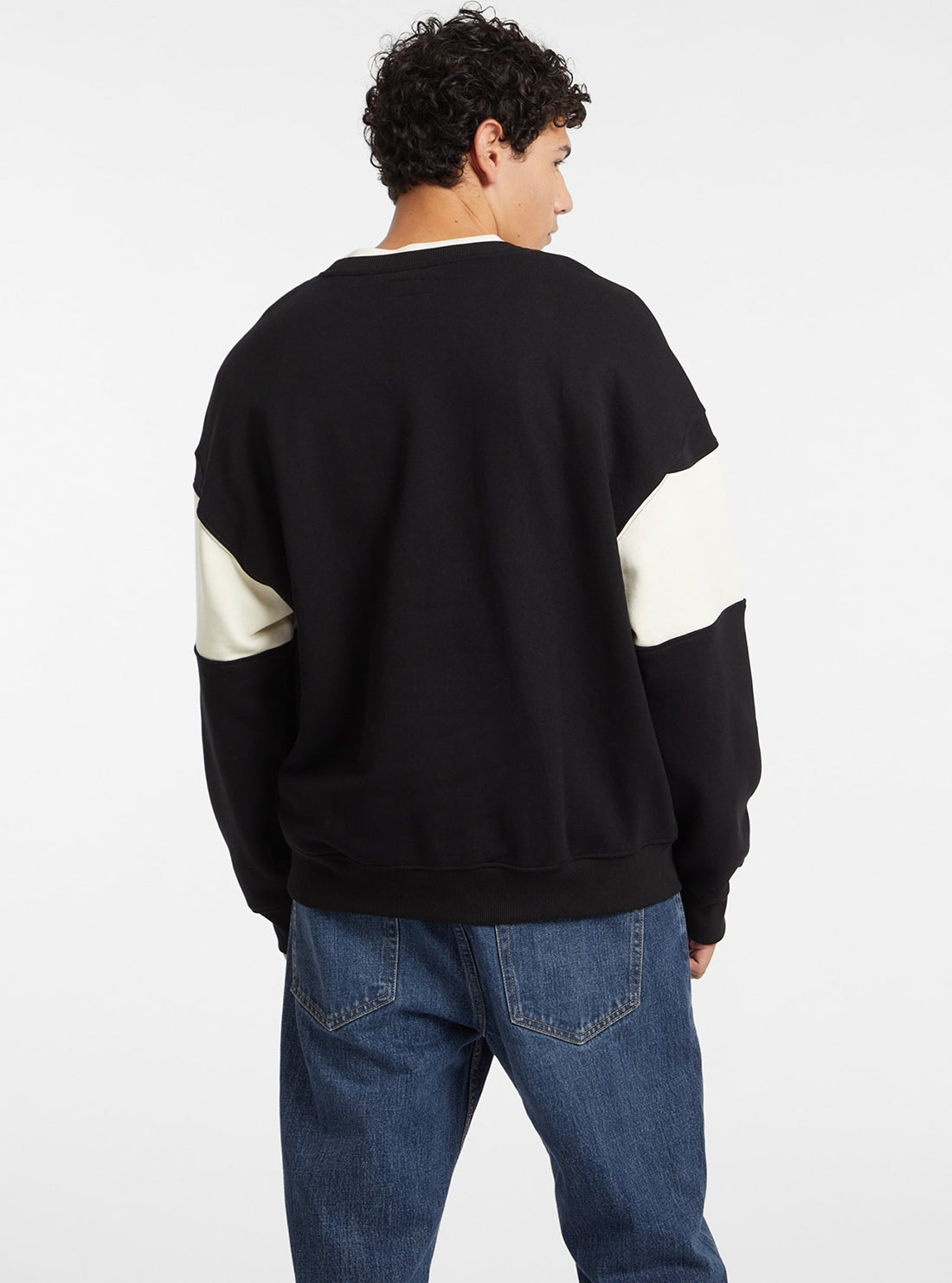 Guess Black Logo Jumper for Women - Stylish Casual Sweatshirt for Everyday Wear, Outings & Lounge Comfort