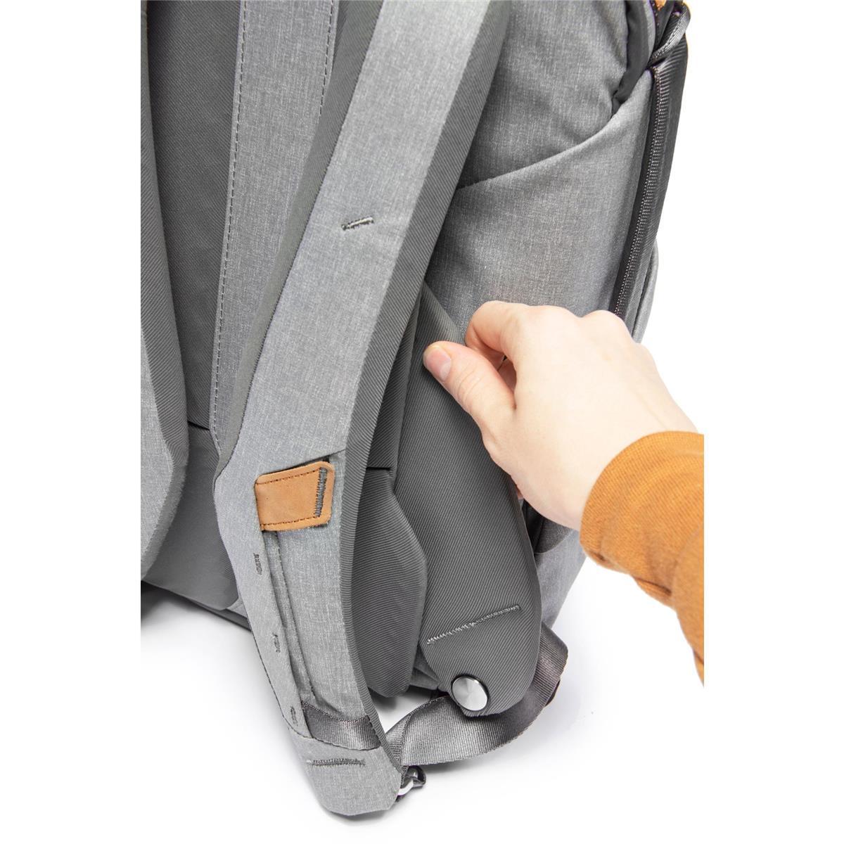 Peak Design Everyday Hip Belt v2 (Ash) - Premium Waist Pack for Travel, Hiking & Photography - Durable & Comfortable Waist Bag for Outdoor Adventures
