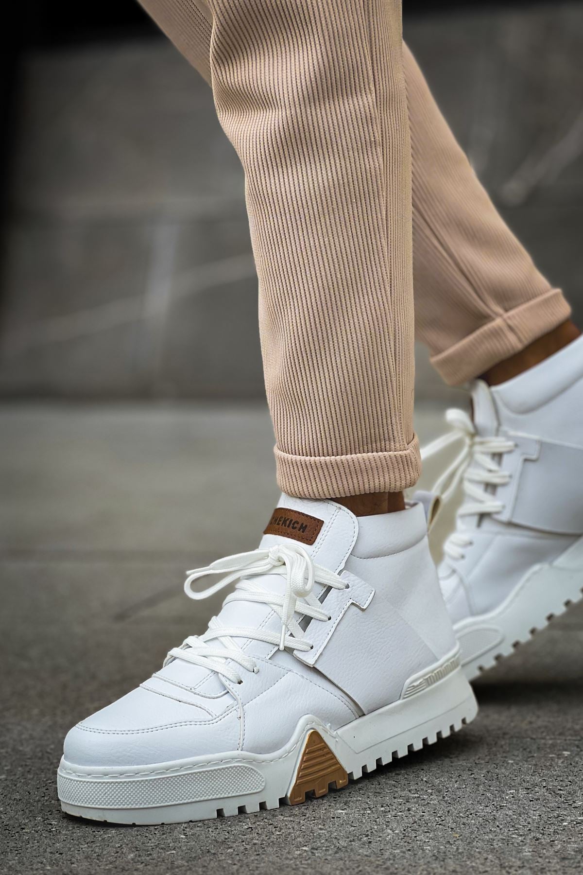 CH057 GBZ Ghost Line Men's Boots in White - Stylish & Durable Footwear for Outdoor Adventures & Urban Fashion