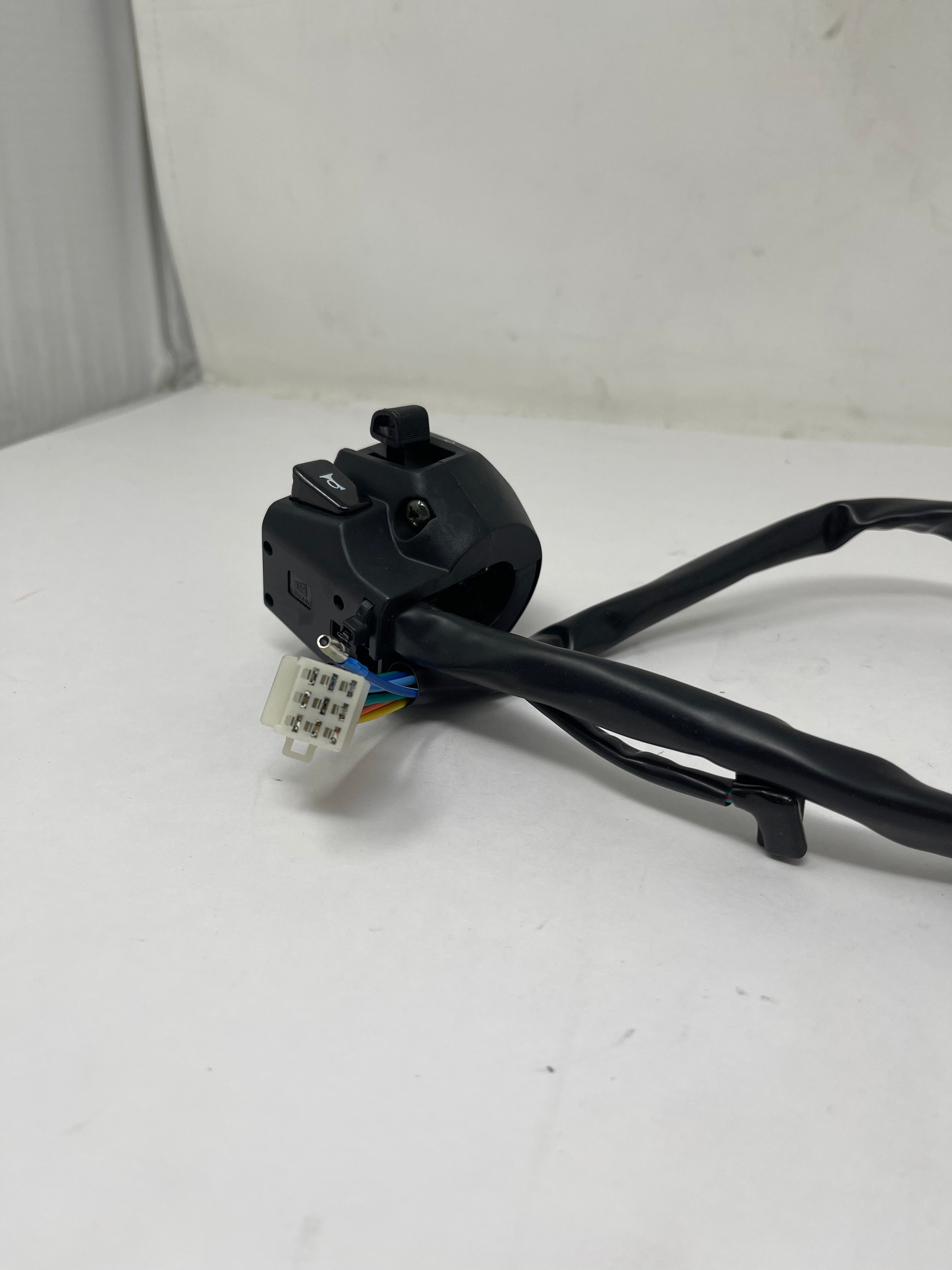 X22GT 250cc Automatic Motorcycle Left Combination Switch (YY350 6E 2106001) - High Performance Motorcycle Parts for Off-Road & Street Riding