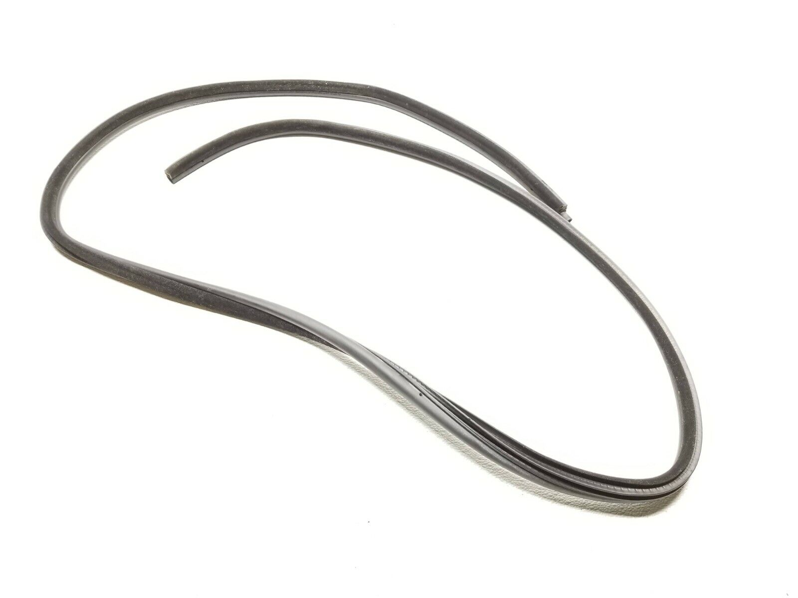 BMW E46 Sedan Rear Right Passenger Door Weatherstrip Seal - OEM Replacement Part for 01 02 03 04 05 Models | Perfect for Weather Protection & Noise Reduction