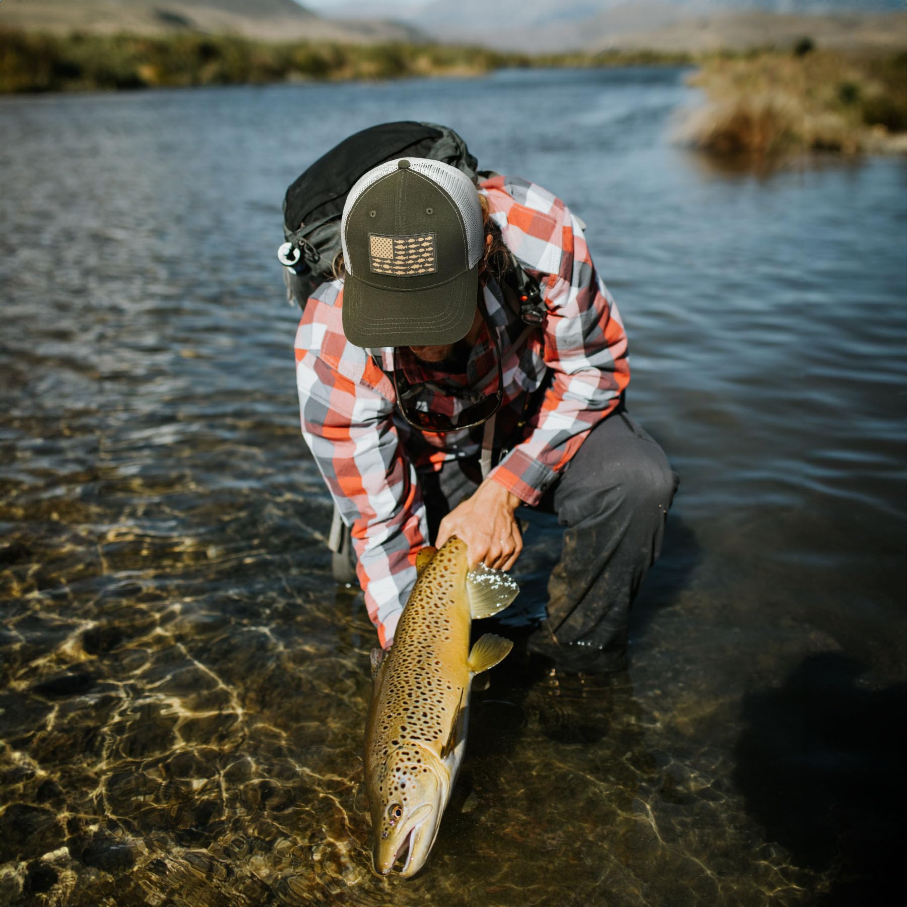 American Fish Flag Trucker Hats for Men - Breathable Mesh Snapback Fishing Hats - Perfect Gift for Anglers, Camping & Outdoor Activities - Ideal for Fishing Trips, Hiking & Casual Wear