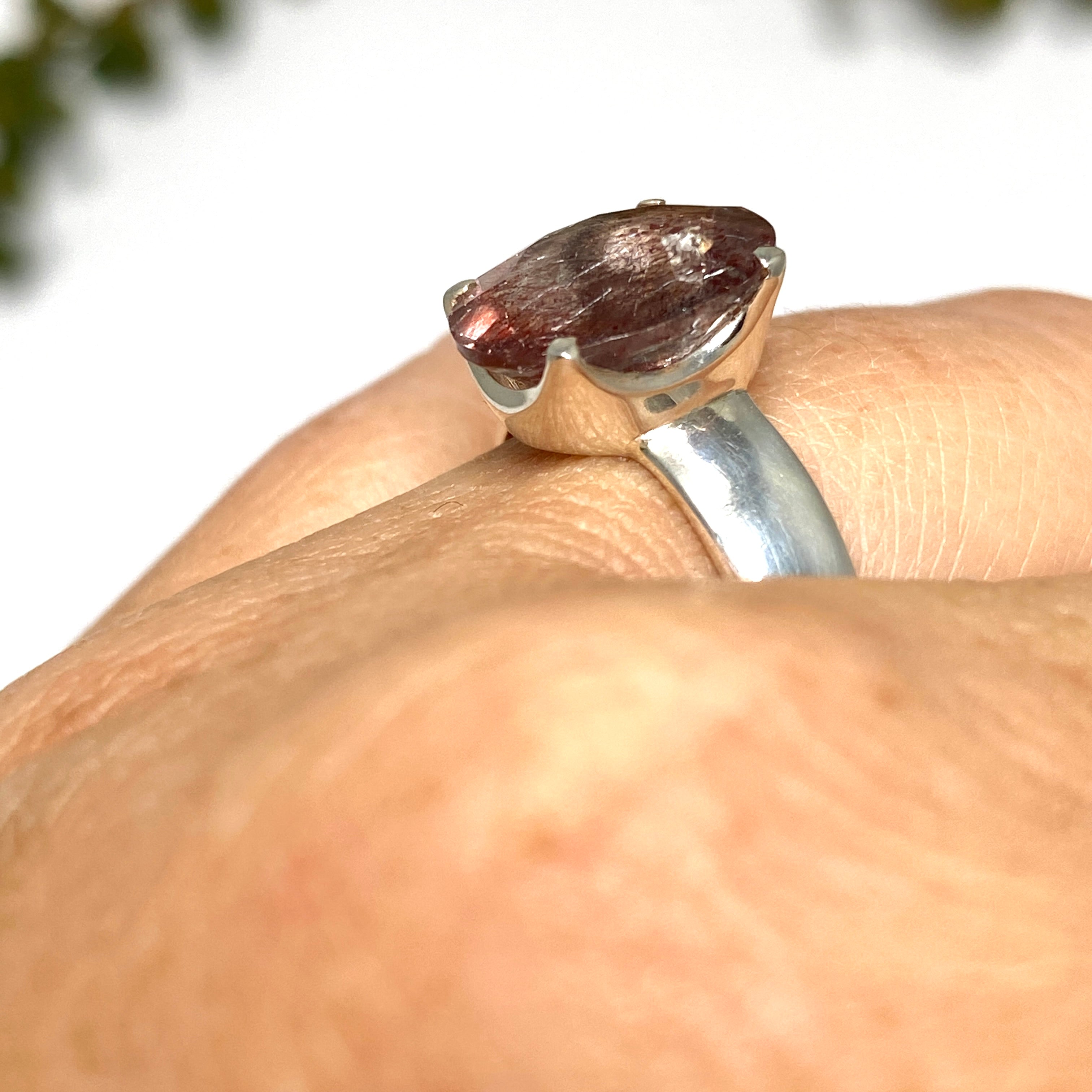 Lepidicrocite in Quartz (Inclusion Quartz) Oval Checkerboard Faceted Ring Size 7 - Elegant Crystal Jewelry for Women, Perfect for Weddings, Parties & Special Occasions