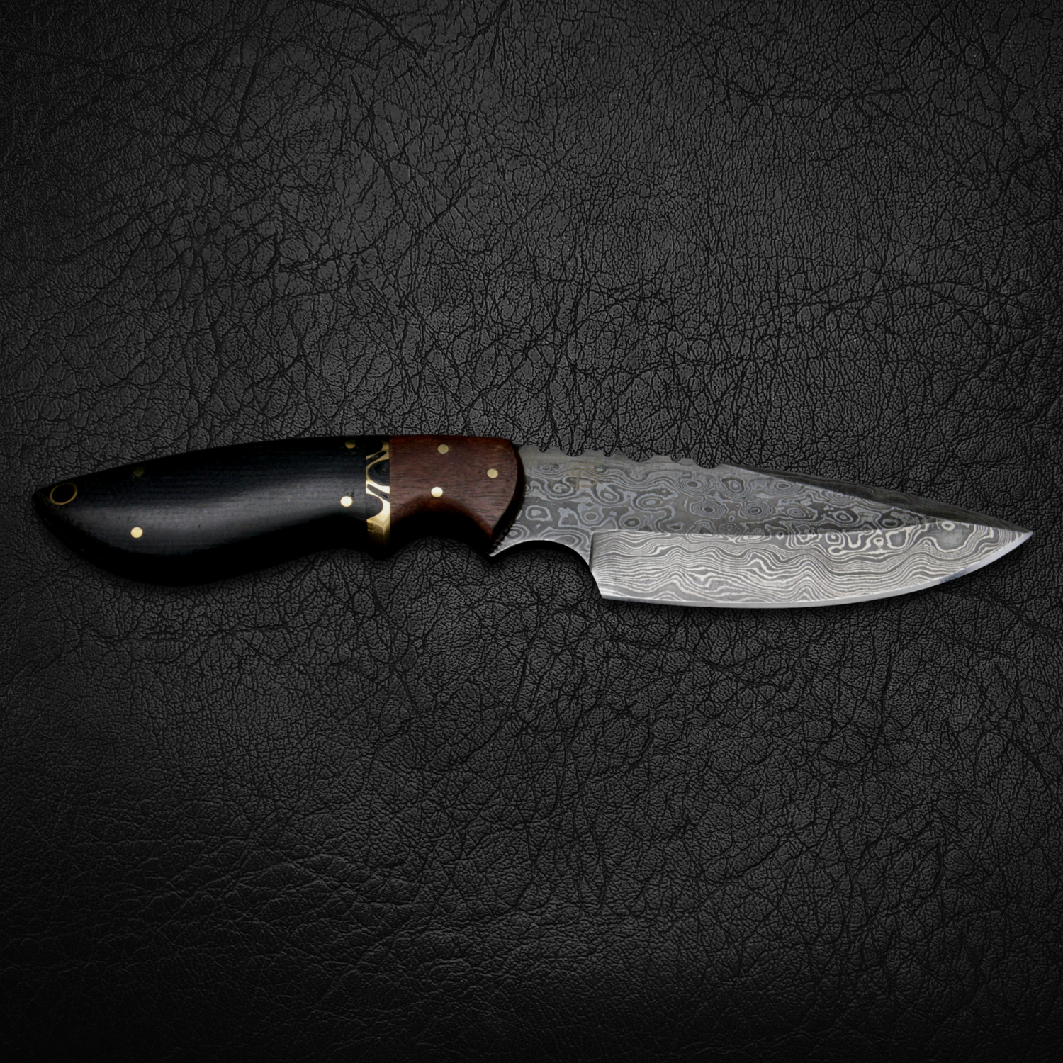 Premium Quanah Damascus Steel Hunting Knife - Handcrafted Outdoor Survival Knife for Camping, Bushcraft & Hunting | Razor Sharp Blade with Ergonomic Handle