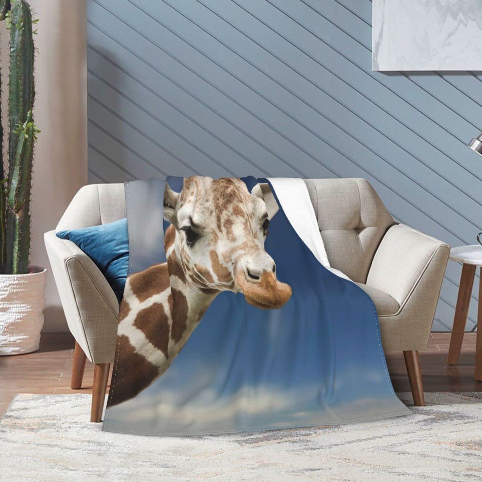 Soft Flannel Fleece Giraffe Throw Blanket 80x60 Inches - Cozy Animal Print Blanket for Couch, Bed & Air Conditioning Use - Cute Home Decor Gift