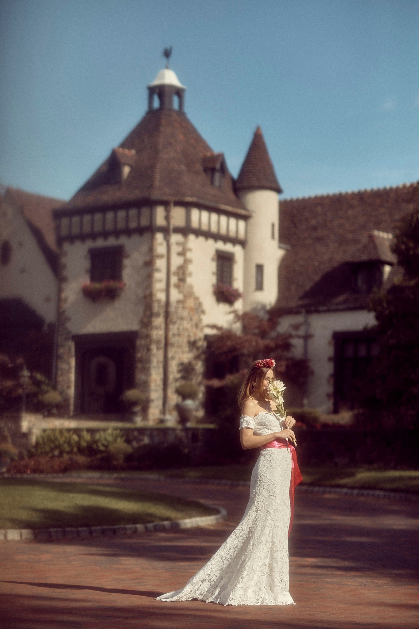 BHLDN Willowby Gambelle Wedding Gown - Elegant Lace Bridal Dress for Romantic Ceremonies & Outdoor Weddings
