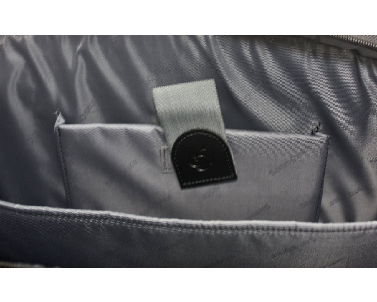 Samsonite Black 17.3 Inch Laptop Case - Durable & Lightweight for Business Travel & Daily Commute