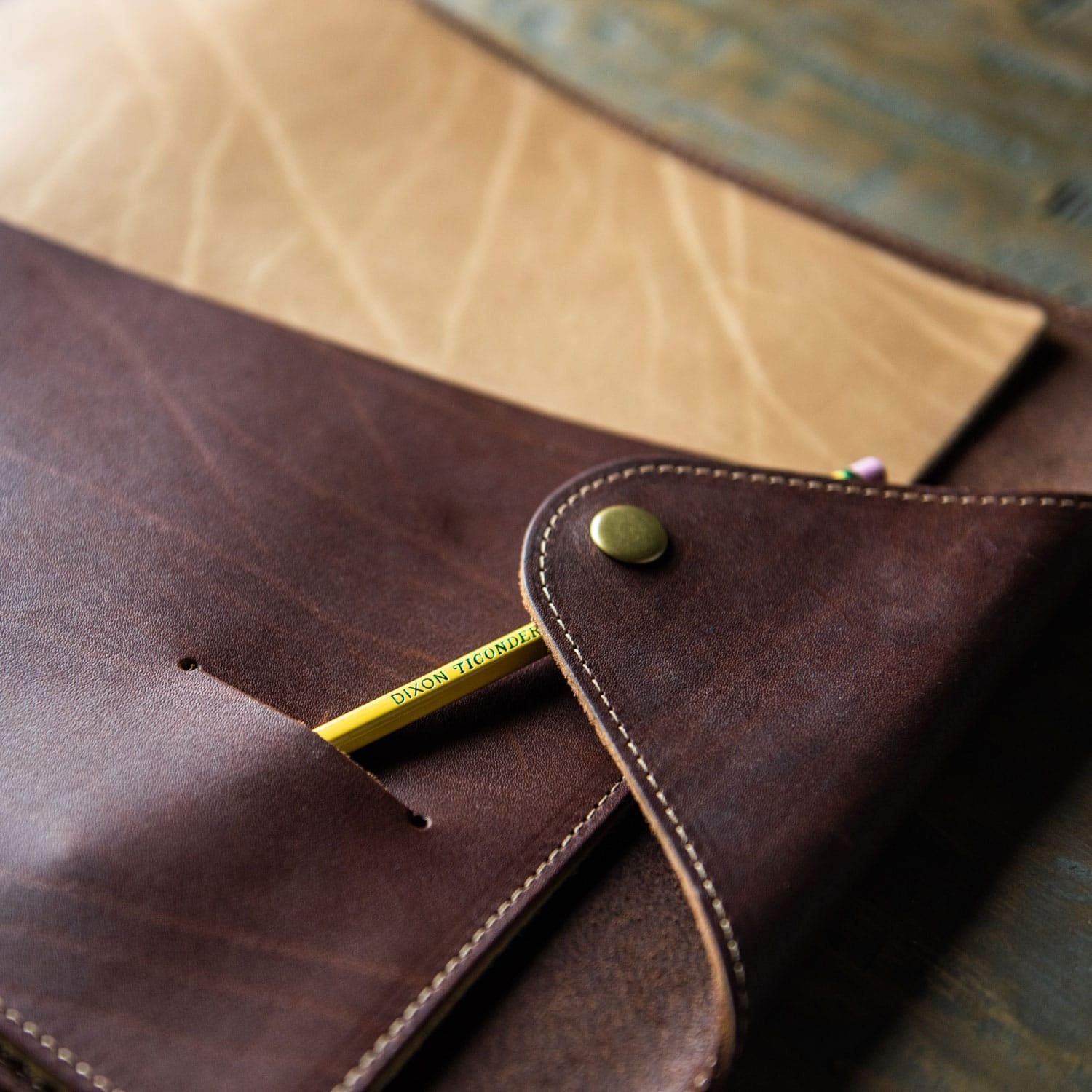 Holtz Leather Co. Personalized 3-Ring Leather Binder - Custom Brown Leather Notebook, Photo Album & Recipe Organizer - Perfect for Office, School & Home Organization
