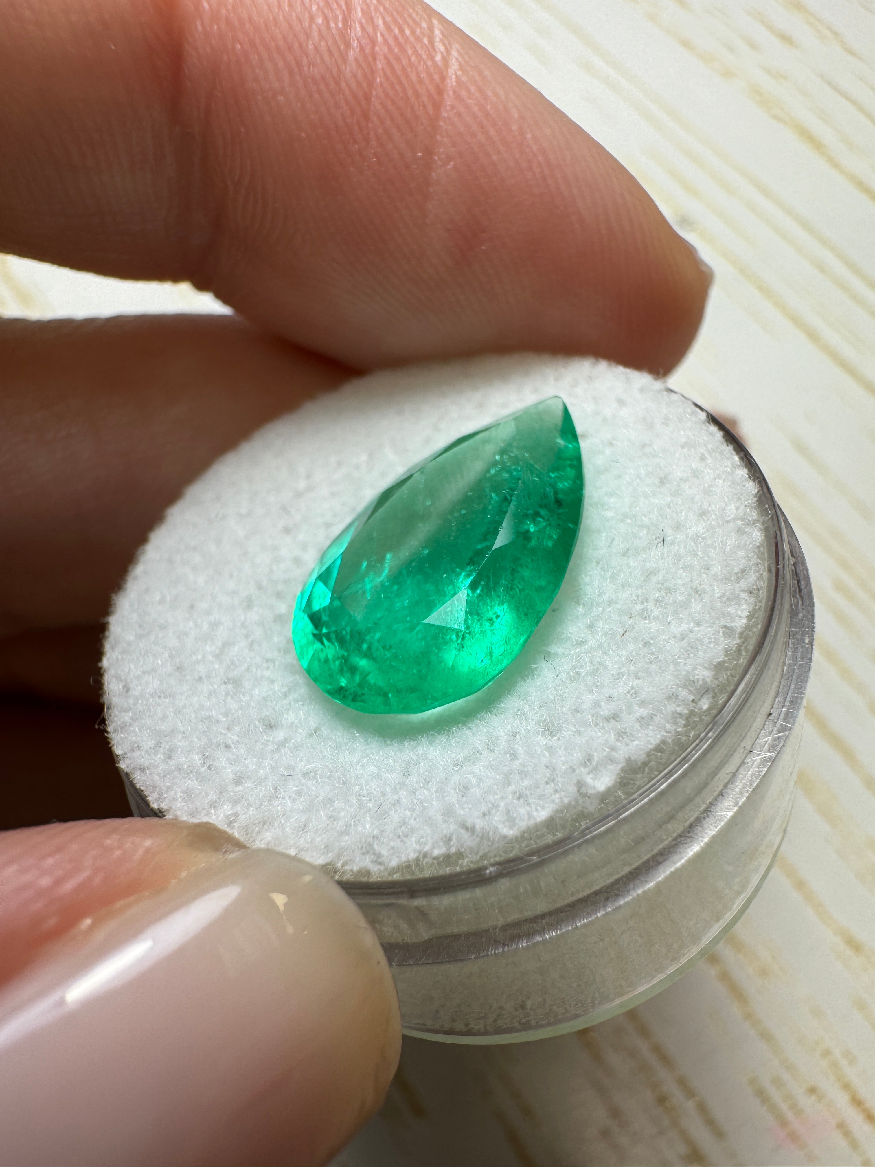 5.27 Carat 16x10mm Medium Green Natural Loose Colombian Emerald Pear Cut Gemstone for Jewelry Making, Engagement Rings & Luxury Gifts