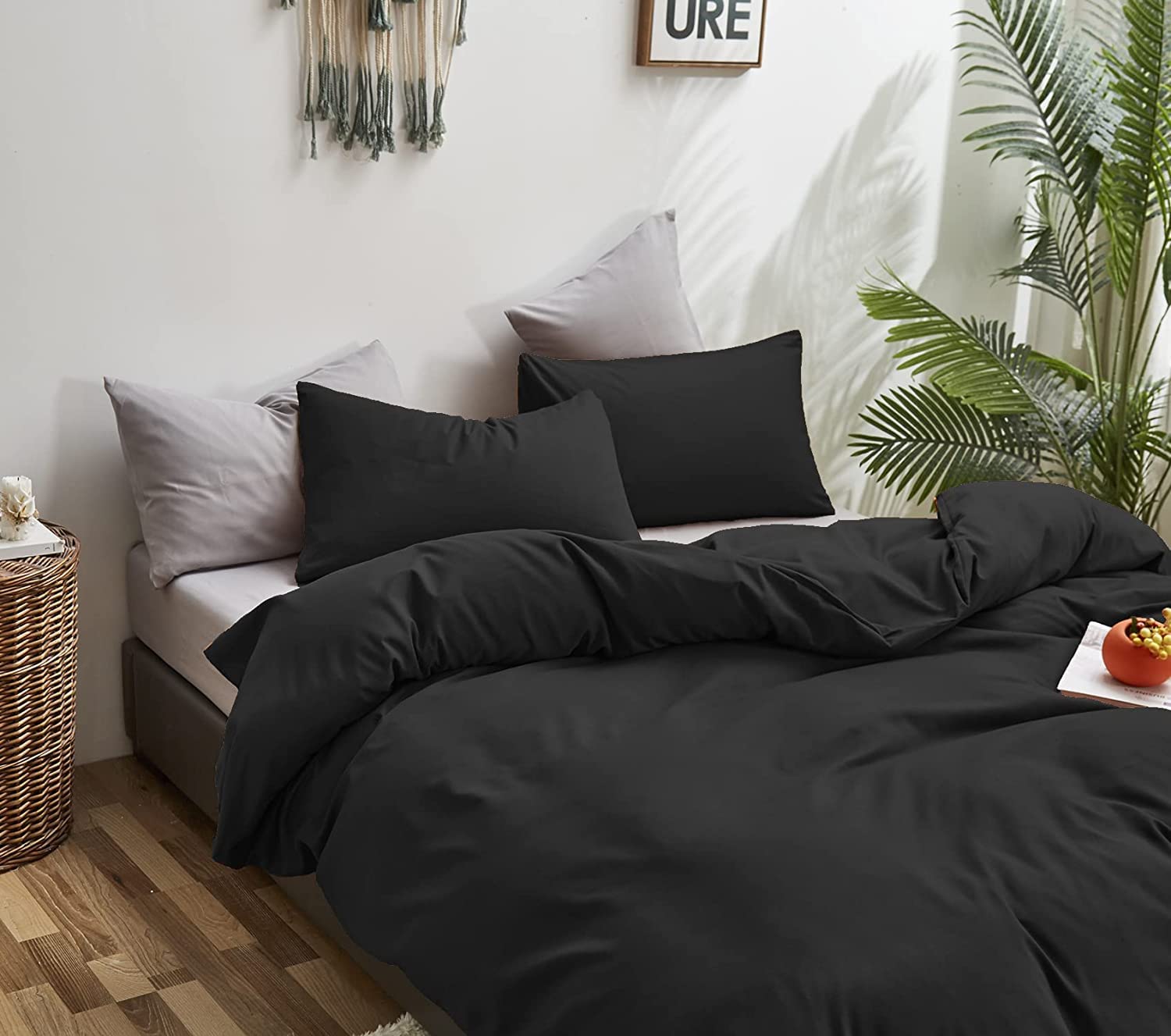 Premium All Black King Size Comforter Set - Ultra Soft & Cozy Bedding for Men & Women - Simple Solid Black Quilted Bedspread - Ideal for Master Bedroom, Guest Room & Dorm - Machine Washable