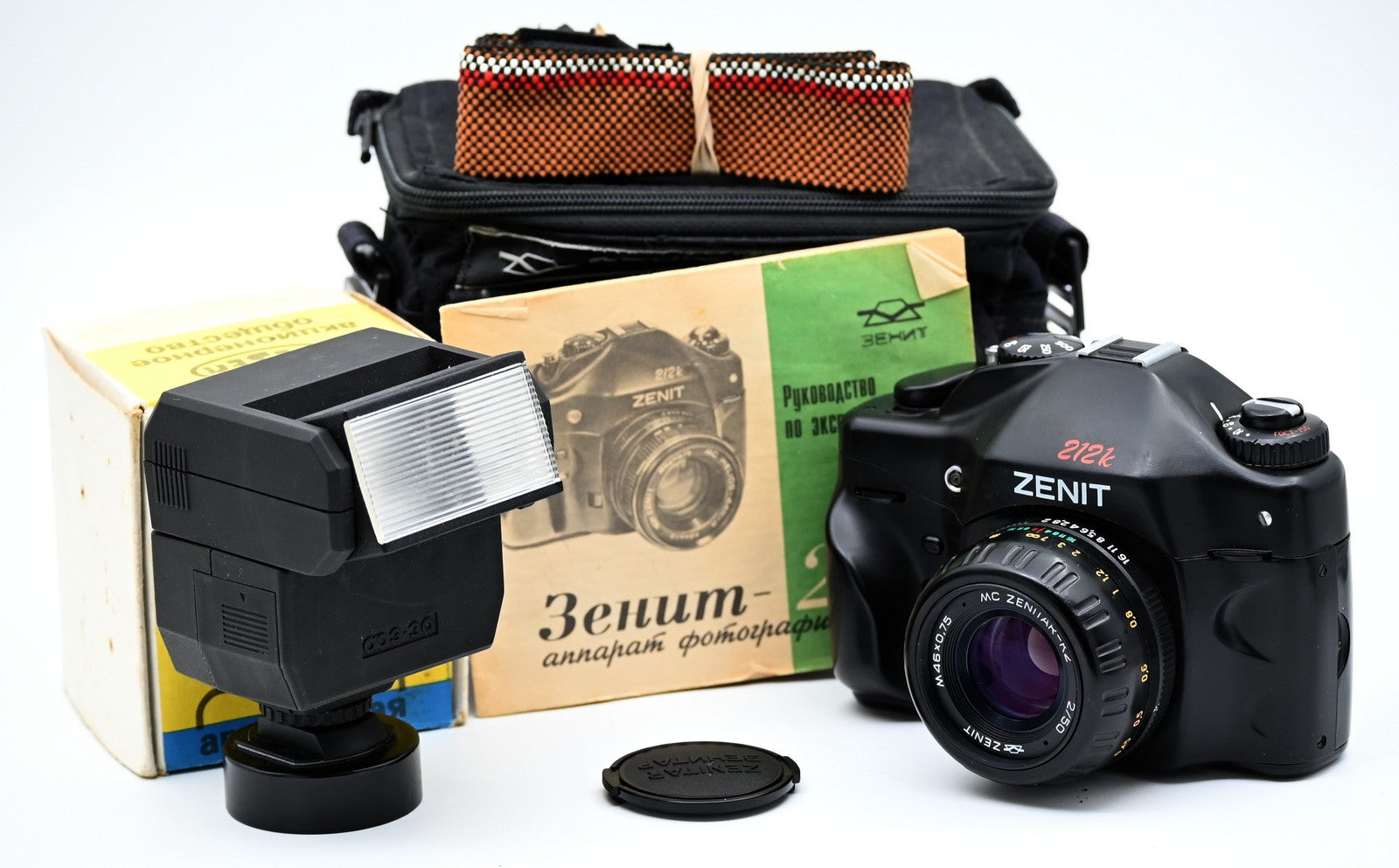 Vintage ZENIT 212K 35mm Film Camera with MC ZENITAR K2 50mm f/2 Lens - Classic Photography, Film Enthusiasts, Retro Shooting Experience