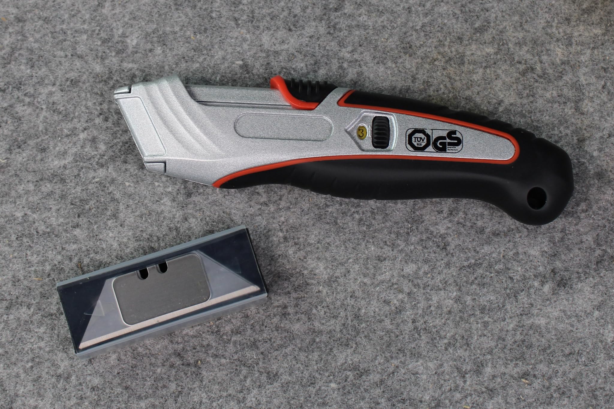 78 825 ALU Safety Cutter - Heavy Duty Aluminum Utility Knife with Retractable Blade for Packaging, Box Opening & Crafting - Perfect for Warehouse, Office & Home Use