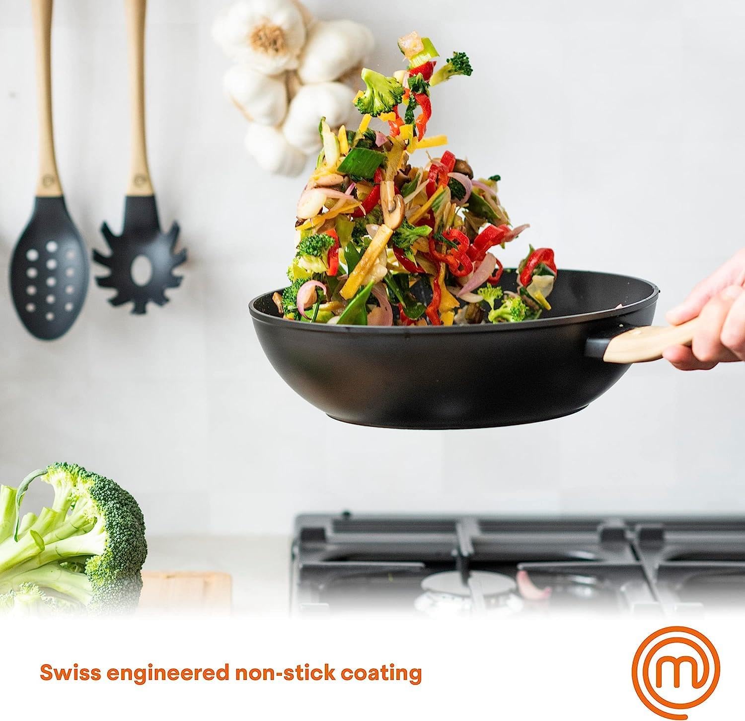 MasterChef 28cm Non-Stick Wok Pan - Induction, Gas, Halogen & Ceramic Stove Compatible - Scratch Resistant Coating, Dishwasher Safe - Aluminum Wood-Look Black - Perfect for Stir-Frying, Sautéing & Asian Cooking