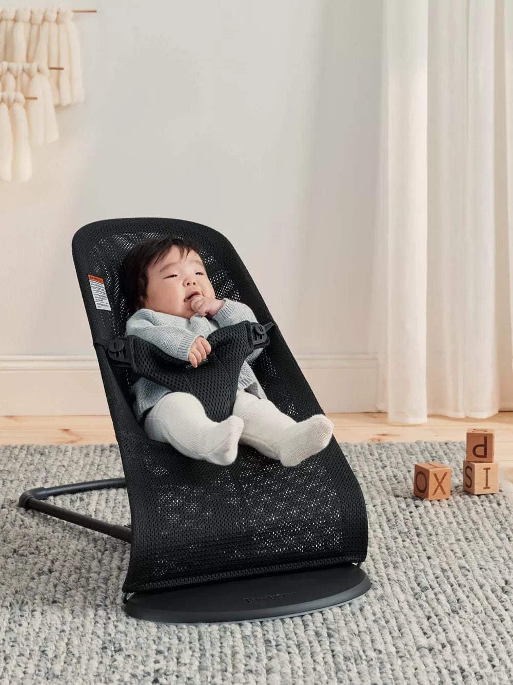 BabyBjorn Bouncer Bliss - Premium Baby Bouncer with Black Frame & Breathable Mesh Seat - Perfect for Newborns & Infants - Ideal for Nursery, Living Room & Travel Use