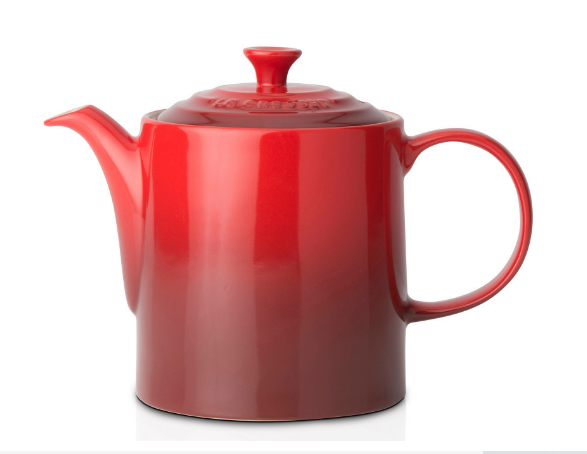 Le Creuset Grand Teapot 1.5 Quart - Enameled Cast Iron Teapot with Infuser, Cherry Red - Perfect for Loose Leaf Tea, Iced Tea & Home Kitchen Decor