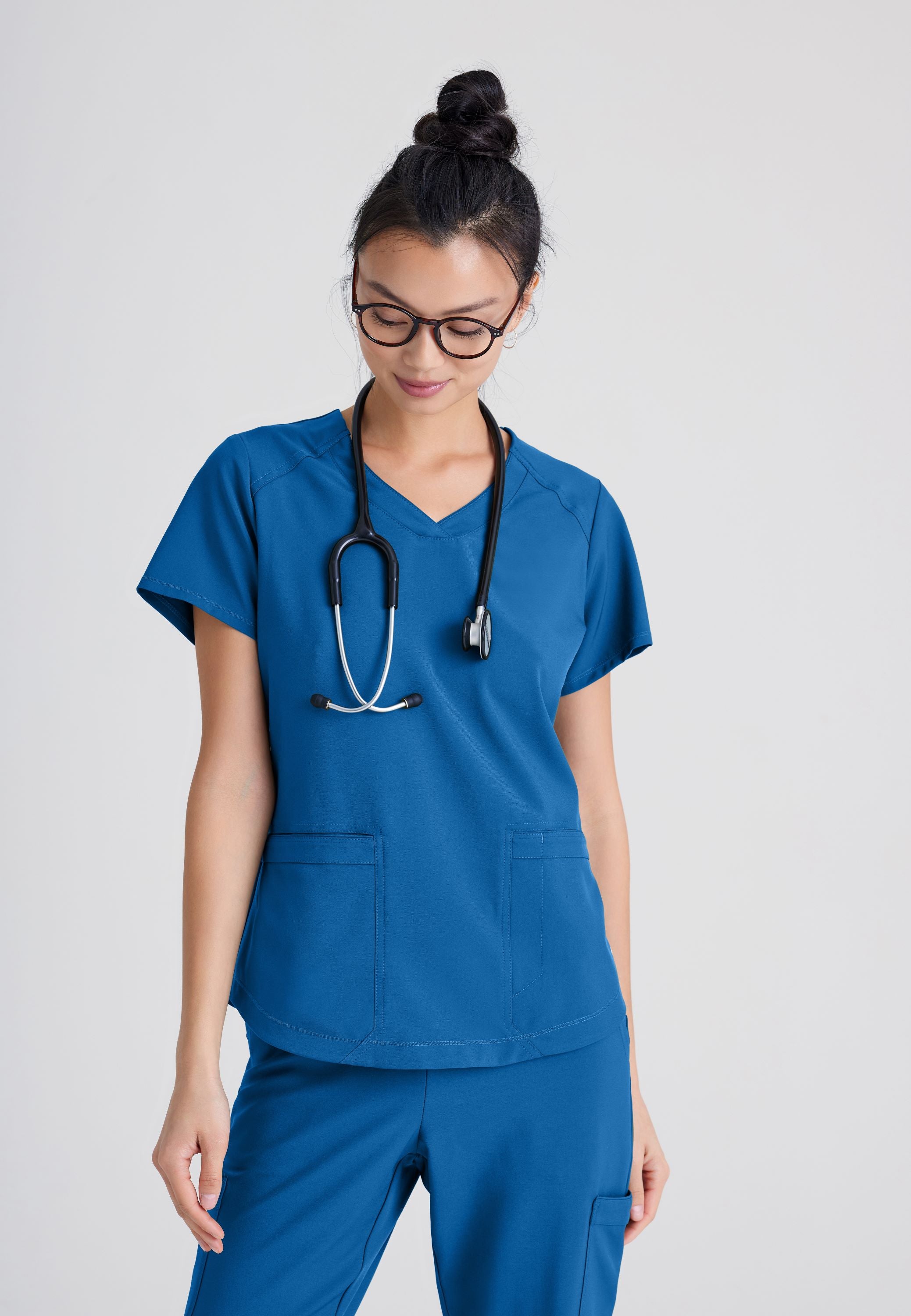 Women's Stylish V-Neck Scrub Top for Nurses & Healthcare Professionals - Comfortable & Breathable Workwear for Hospitals & Clinics