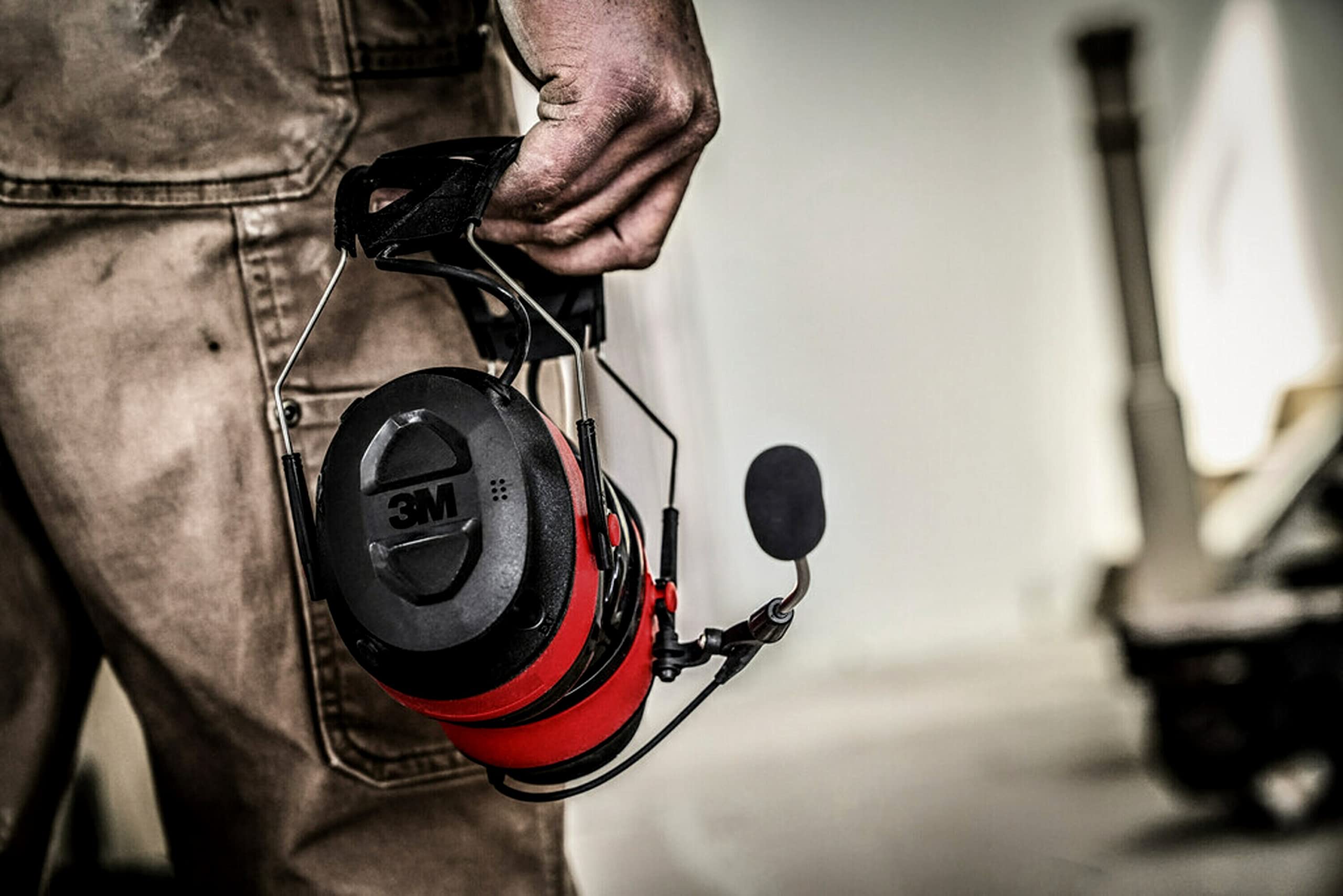 3M Pro-Comms Electronic Hearing Protector with Bluetooth & Noise-Canceling Microphone - NRR 26 dB Wireless Earmuffs, Premium Gel Cushions (90546-SIOC) - Ideal for Shooting Ranges, Construction Sites & Industrial Work Environments