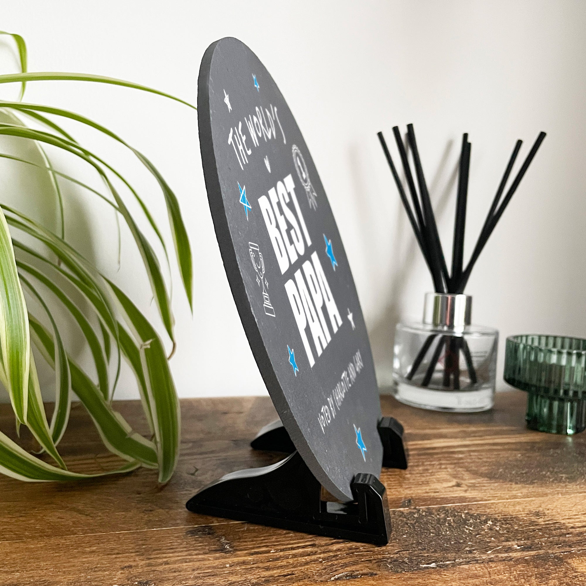 Personalized 'World's Best Dad' Round Slate Plaque with Wooden Stand - 20cm Diameter - Perfect Father's Day Gift, Office Desk Decor, or Home Keepsake