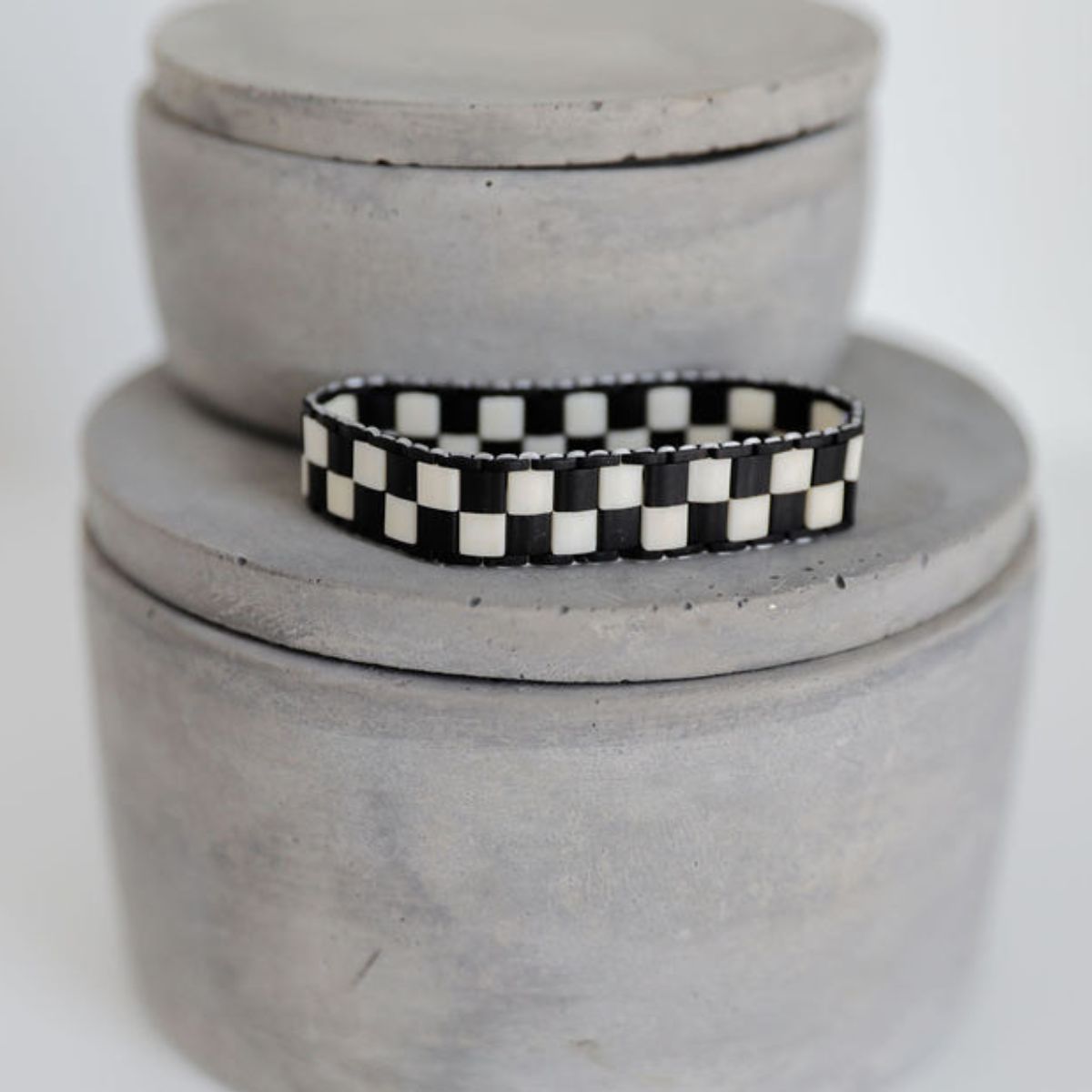 Checkered Pattern Black and Cream Bracelet for Women & Men - Trendy Unisex Fashion Accessory - Perfect for Casual Outfits, Parties, and Everyday Wear