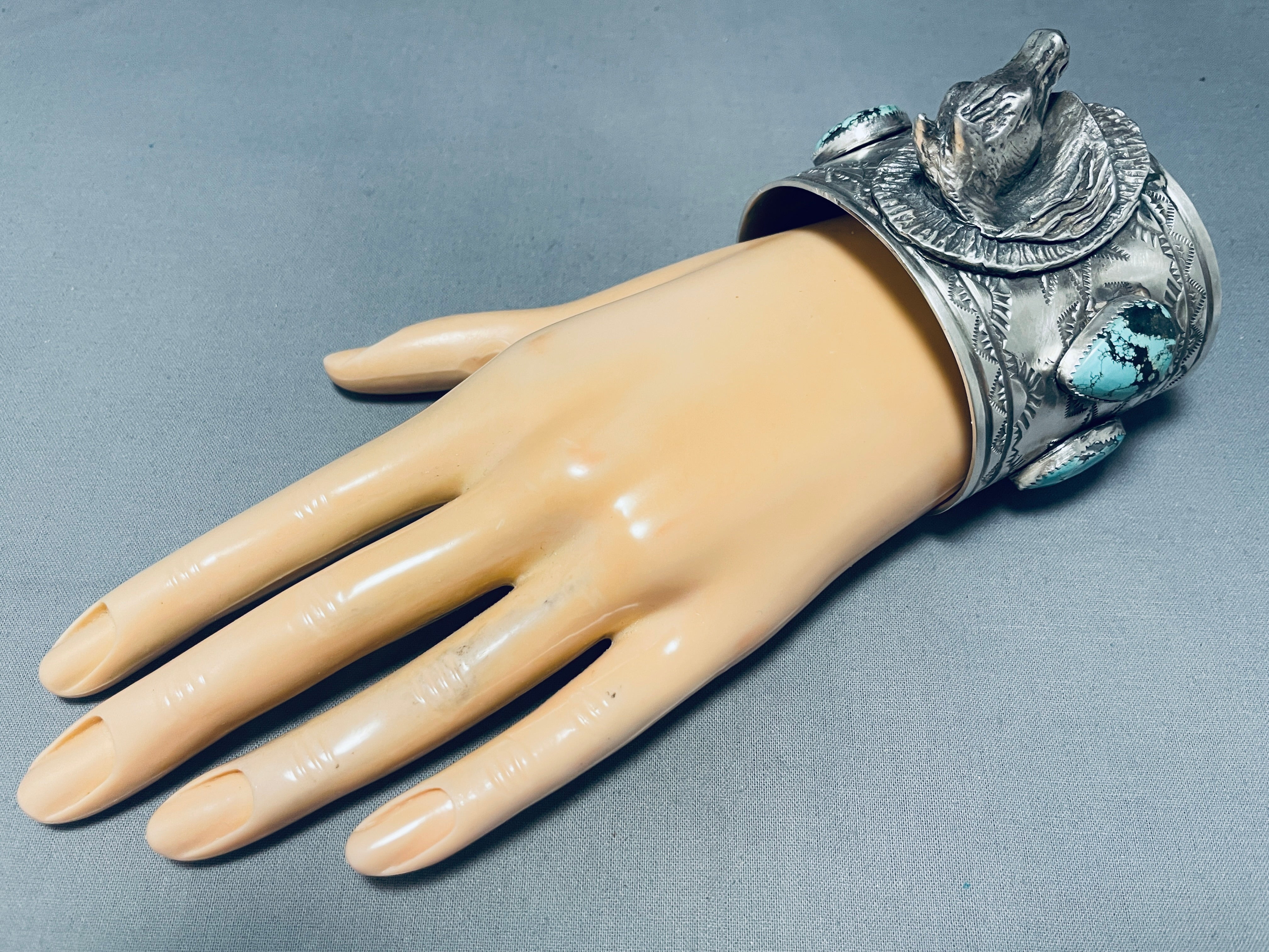 167g Native American Navajo Turquoise Sterling Silver Horse Portrait Bracelet - Handmade Jewelry for Western Fashion & Boho Chic Style