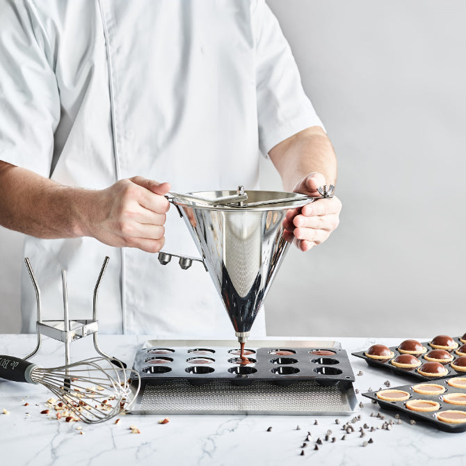 Automatic Funnel Sauce Gun - No Stand Needed - Perfect for Kitchen, Baking, and DIY Projects