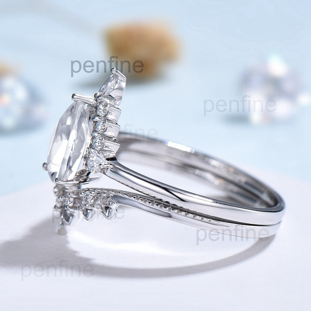 Vintage Art Deco Pear Shaped Moissanite Engagement Ring Set with Marquise Halo in White Gold for Women – Perfect for Weddings, Anniversaries & Special Occasions