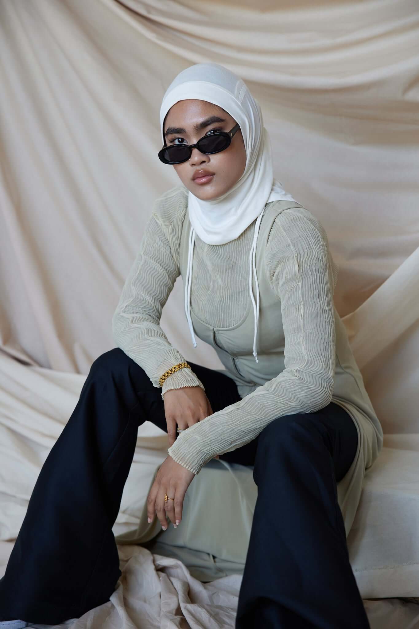 Elegant Ruched White Hijab - Modest Muslim Headscarf for Women - Perfect for Daily Wear, Prayer & Special Occasions