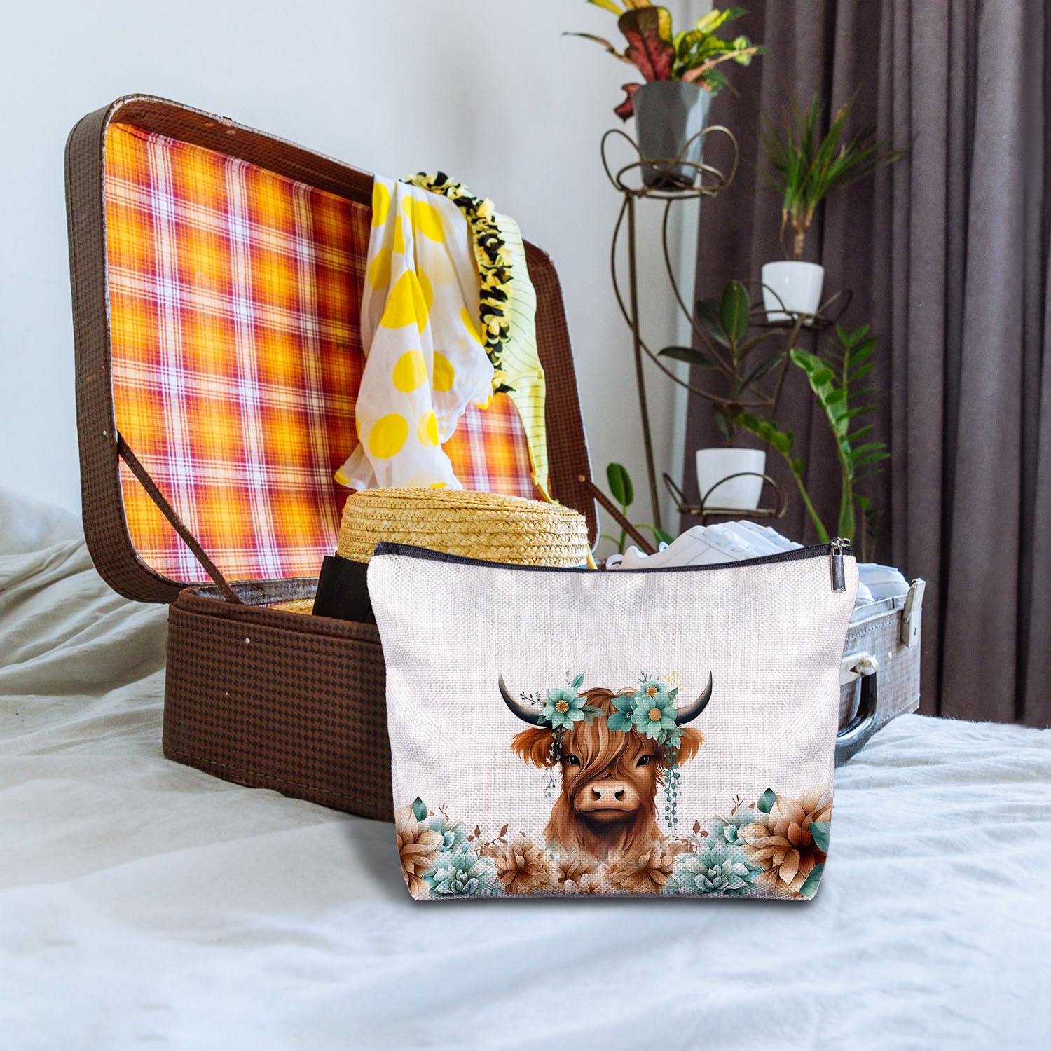 Highland Cow Makeup Bag with Summer Floral Design - Cute Cowgirl Cosmetic Pouch for Women, Zippered Travel Toiletry Bag - Perfect for Travel, Gifts & Daily Use