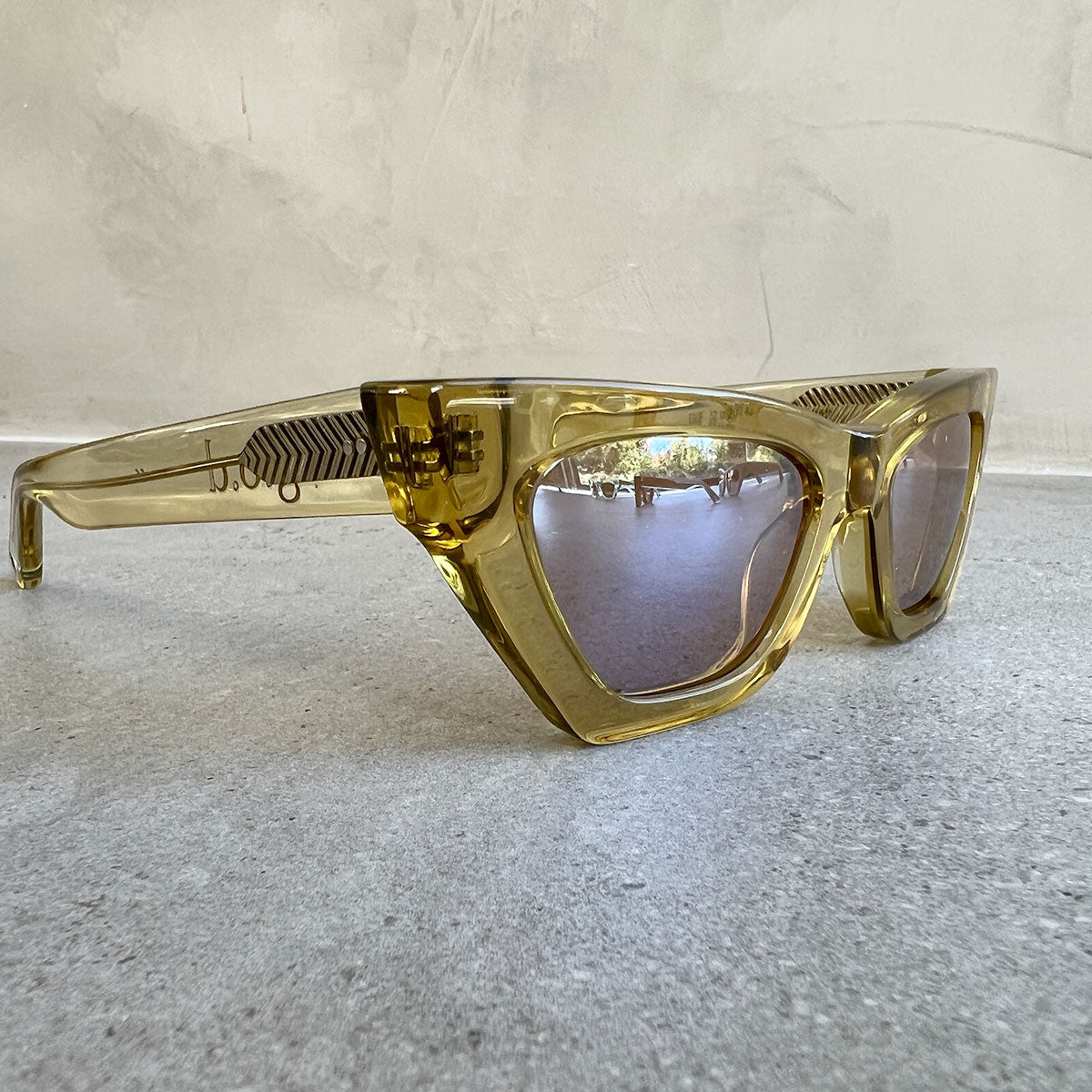 GOD FIVE Polarized Sunglasses for Women & Men - Champagne Gold Frame with UV400 Protection - Fashionable Retro Shades for Driving, Beach, and Outdoor Activities