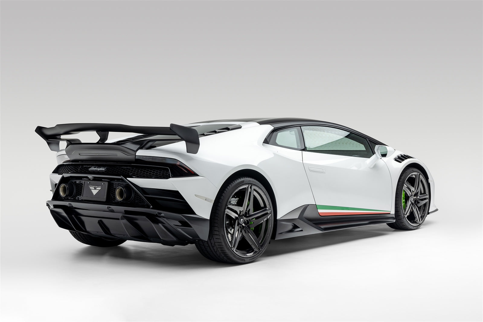 Lamborghini Huracan EVO 2WD Monza Aero Program CB 01 - High Performance Sports Car for Racing Enthusiasts | Perfect for Track Days and Supercar Events