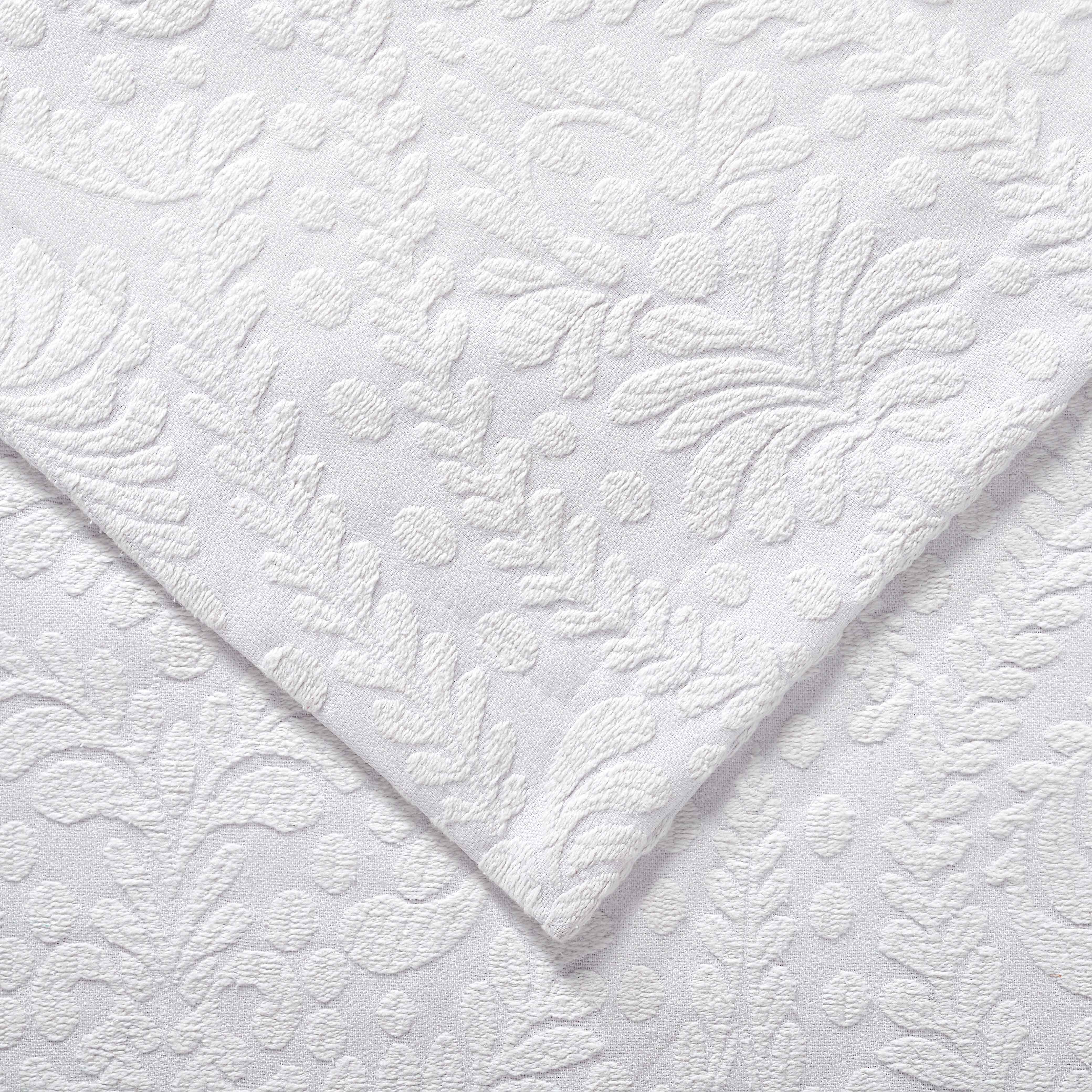 Premium Aspen Cotton Blend Jacquard Woven Floral Bedspread Set with Scalloped Edges - Queen Size Luxury Bedding for Master Bedroom & Guest Room Decor