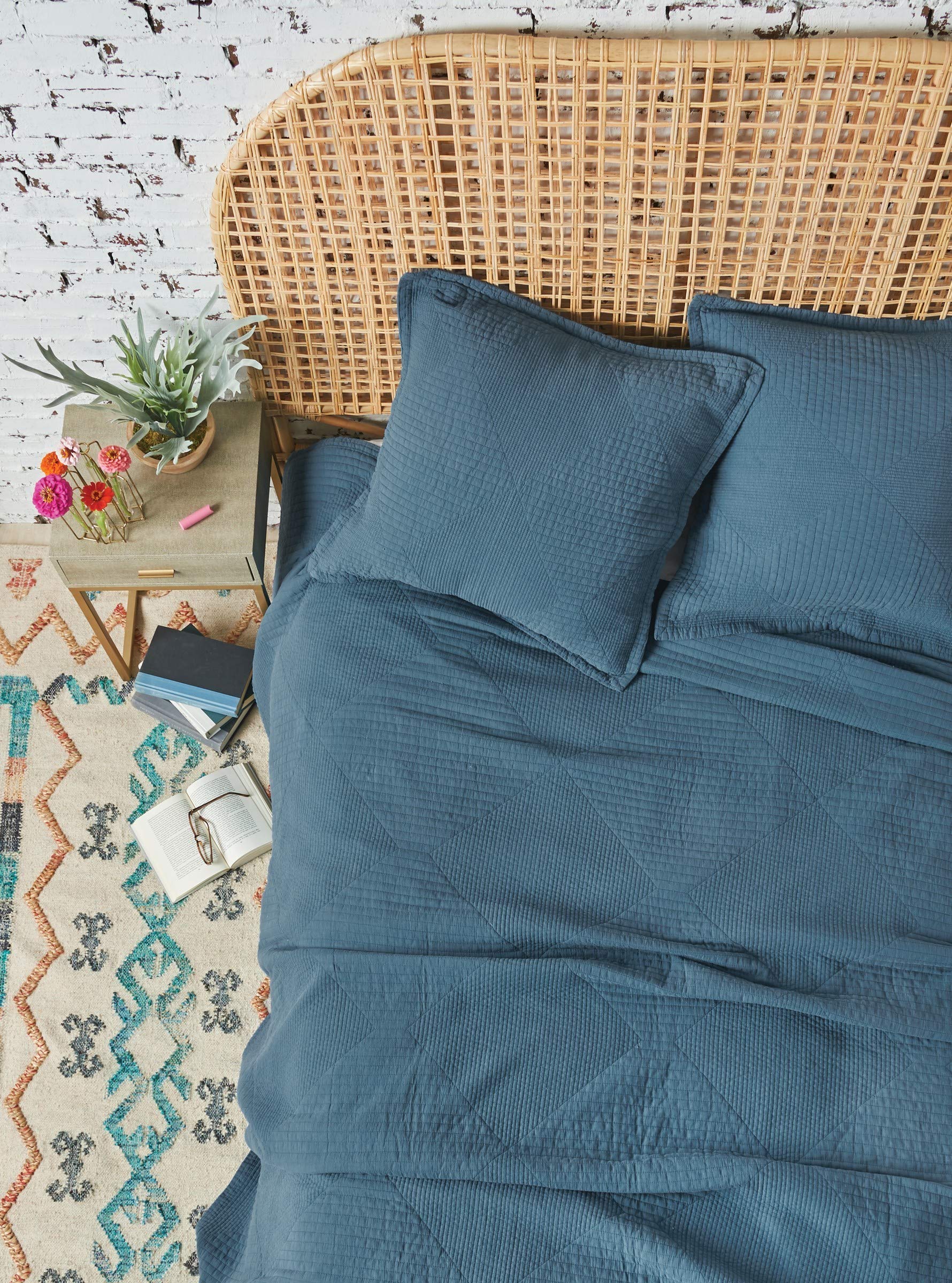 Carol & Frank Graham Mallard Queen Quilt Set - Full/Queen Size Blue Floral Bedding - Perfect for Master Bedroom, Guest Room & Cozy Home Decor