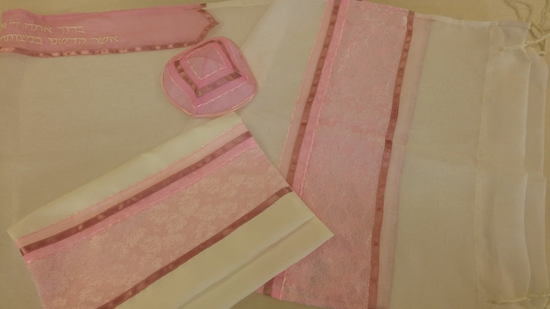 Elegant Pink Lace Tallit for Girls & Women - Bat Mitzvah Prayer Shawl with Tzitzit Fringes - Perfect for Synagogue Services & Jewish Ceremonies