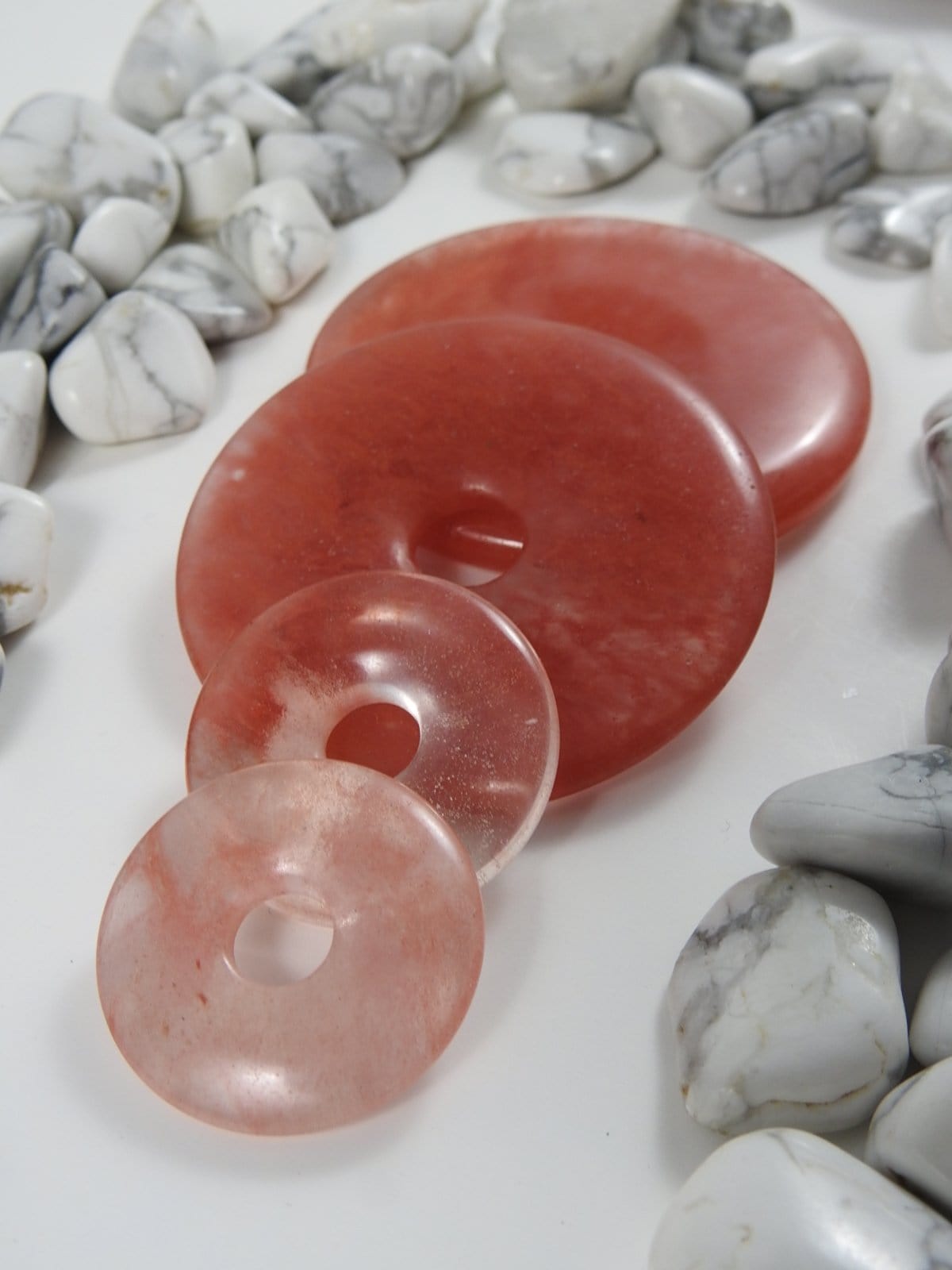 Natural Cherry Quartz Donut Pendant Necklace - Healing Crystal Jewelry for Women, Chakra Balancing & Spiritual Protection - Perfect for Meditation, Yoga & Boho Fashion