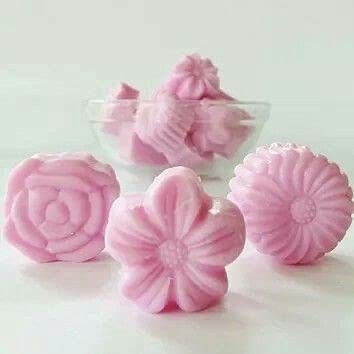 Kaved Essentials Mini Flowers Travel Soap Set for Kids - 12-13 Pieces (100g) with Wooden Box | Natural, Gentle & Travel-Friendly | Perfect Birthday Gift for Girls & Boys | Ideal for Travel, Camping & Daily Handwashing