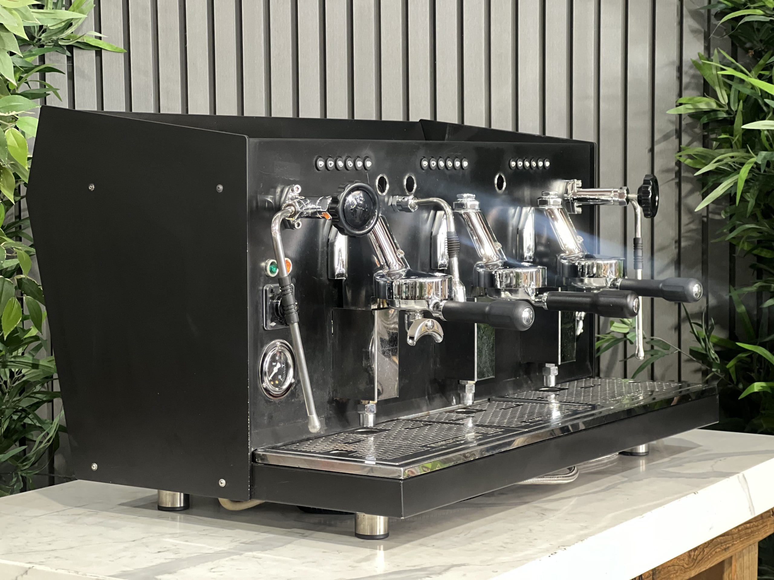 Brugnetti Giulia Manufactum 3 Group Black Commercial Espresso Machine - Professional Coffee Maker for Cafes, Restaurants & Offices