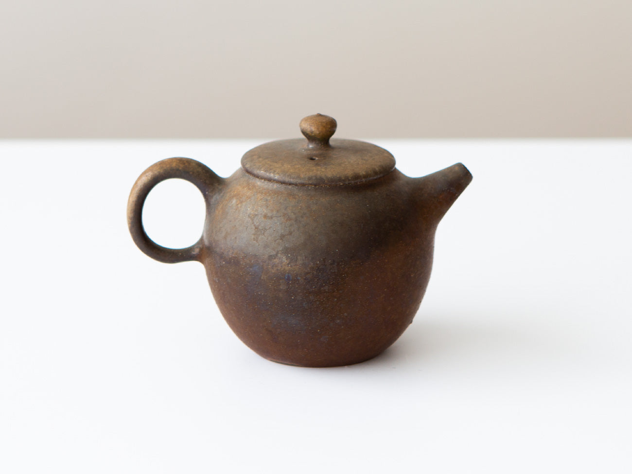Premium Cast Iron Teapot No.3 - Japanese Tetsubin Style with Enamel Coating for Perfect Tea Brewing - Ideal for Loose Leaf Tea, Herbal Tea & Matcha - Great Gift for Tea Lovers & Home Decor