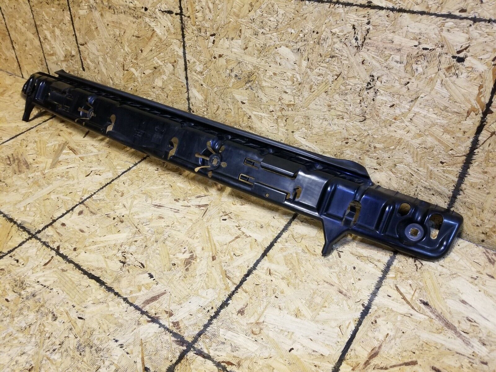 2006-2010 BMW 650i E63 Rear Bumper Mount Bracket OEM 7038195 - Perfect Fit for Rear Bumper Replacement & Repair