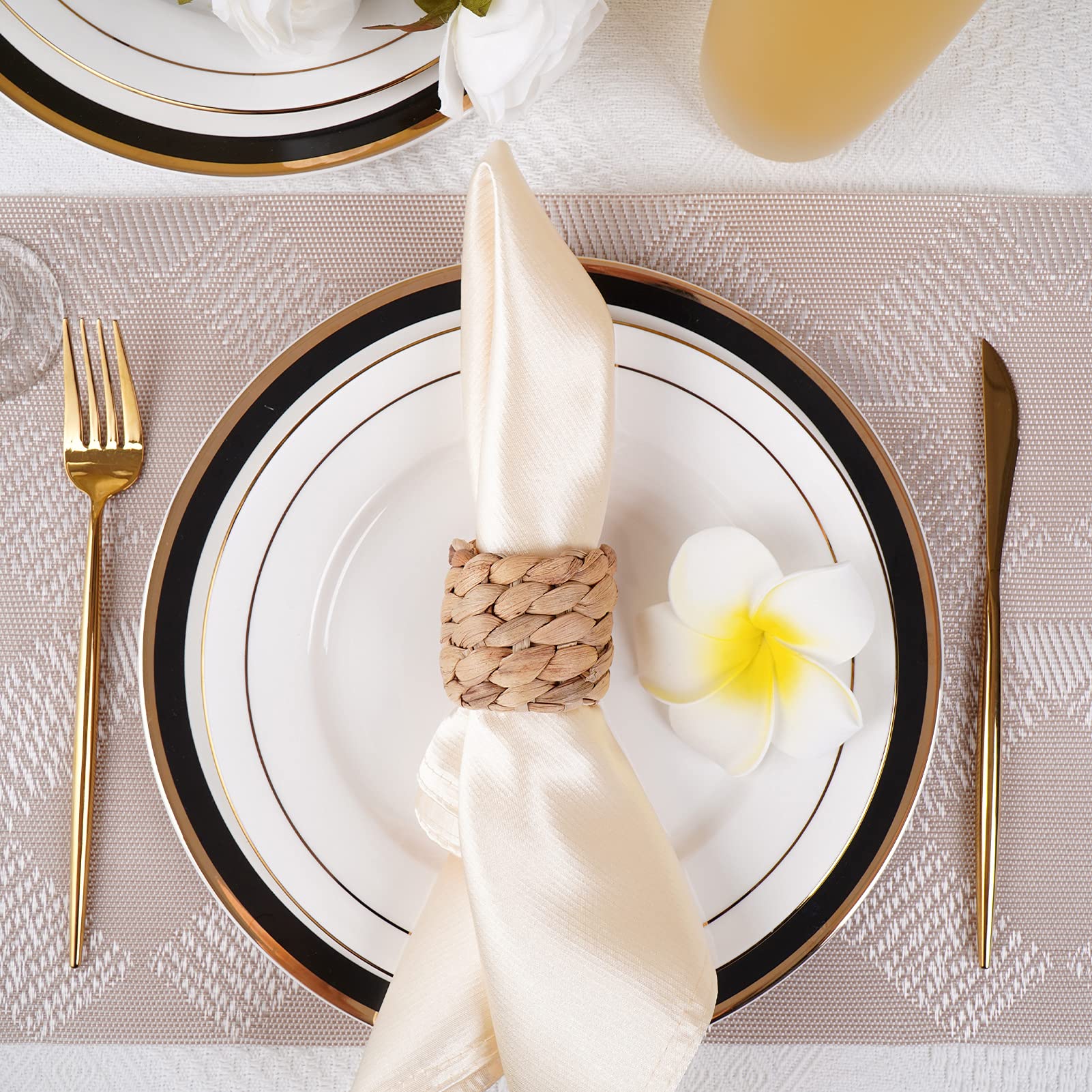 Elegant Set of 6 Handmade Water Hyacinth Napkin Rings - Fall Farmhouse Table Decor for Thanksgiving, Christmas & Weddings - Perfect for Holiday Dining & Special Occasion Table Settings