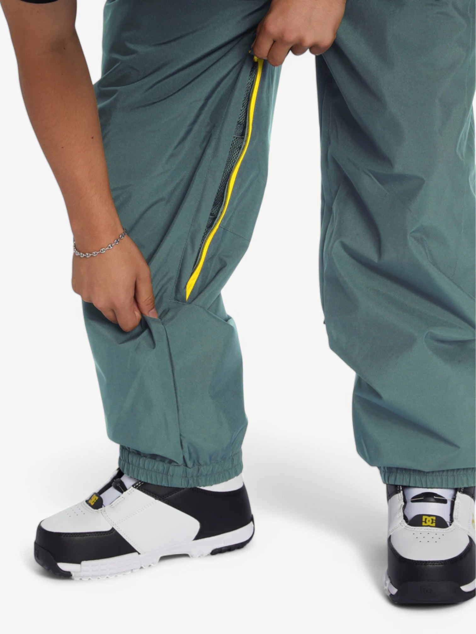 DC Snow Primo Verde Military Pants - Waterproof Snowboard & Ski Trousers for Men - Perfect for Winter Sports, Hiking & Outdoor Adventures