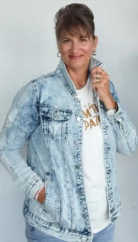 Stylish Light Denim Jacket for Women & Men - Trendy Casual Outerwear for Spring & Fall | Perfect for Everyday Wear, Date Nights & Outdoor Activities
