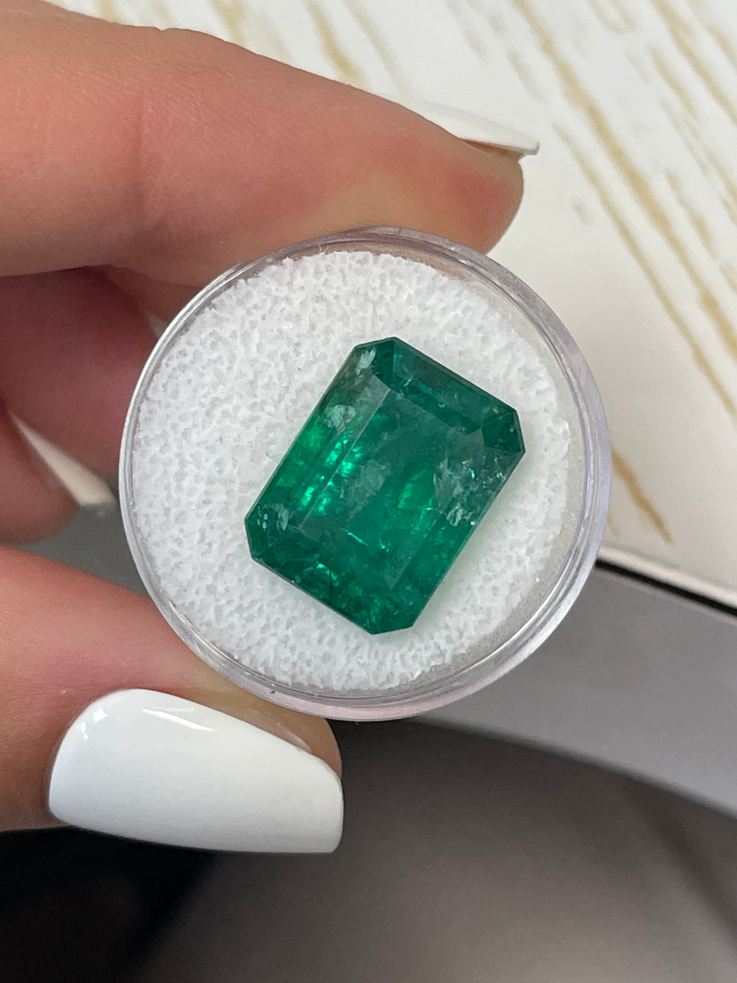 12.45 Carat Natural Zambian Emerald - 15.6x12mm Deep Green Loose Gemstone for Jewelry Making, Engagement Rings & Luxury Collectibles