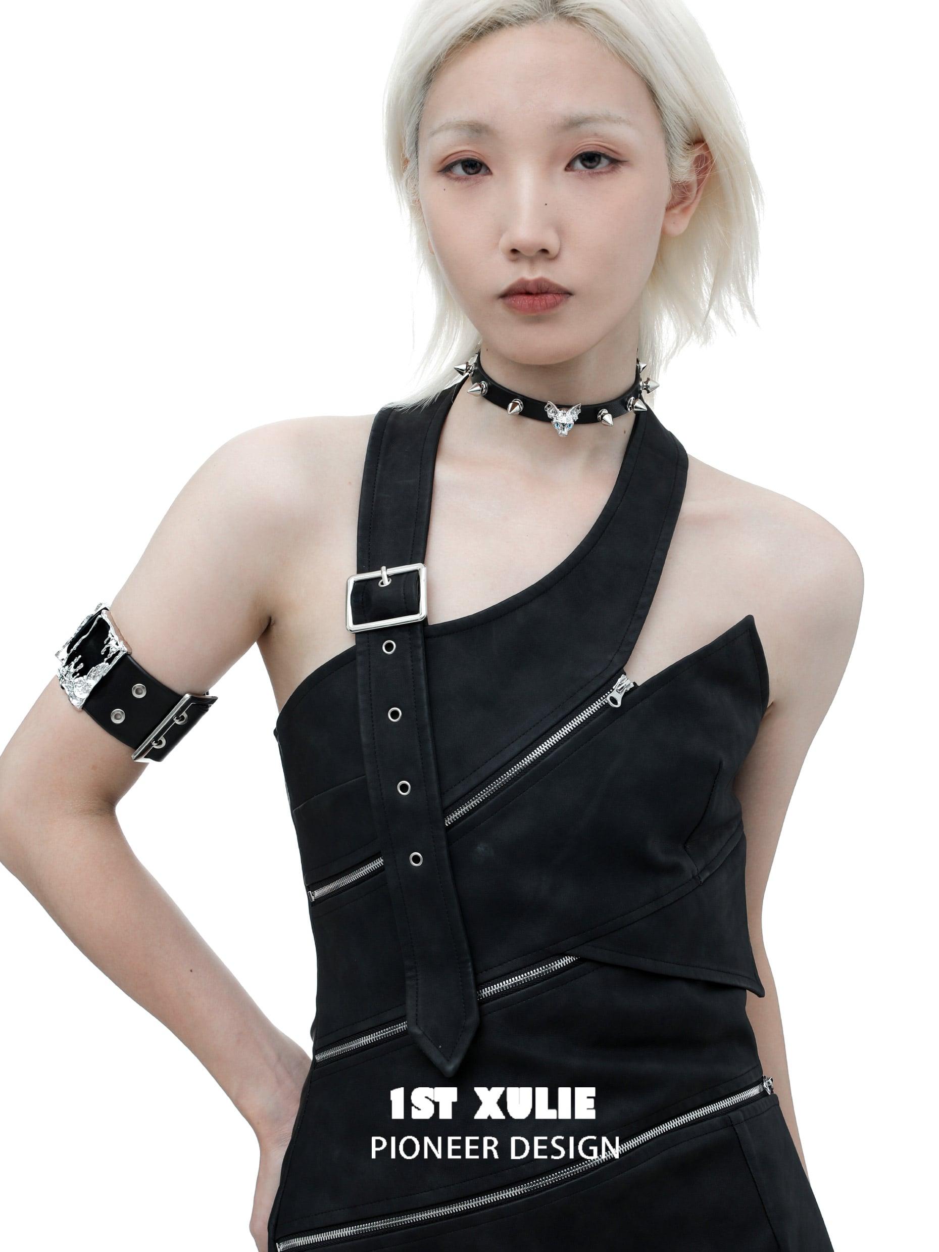 Stylish Cowhide Studded Choker for Women - Gothic Cat's Gaze Leather Necklace - Perfect for Halloween, Cosplay & Punk Fashion Accessories