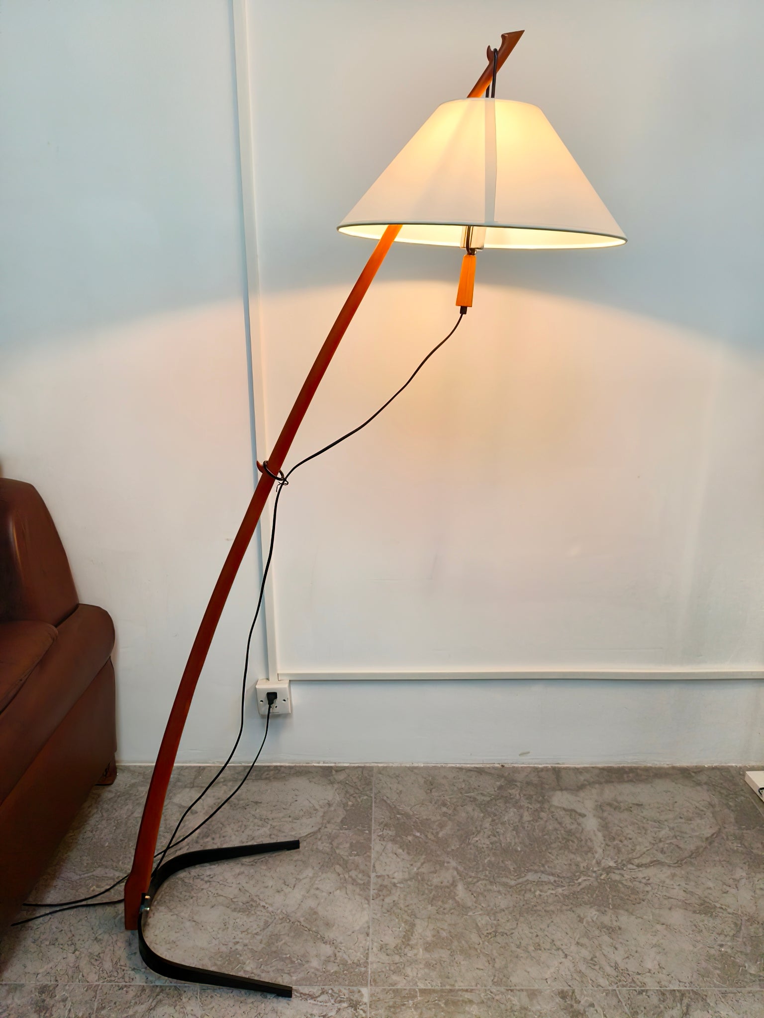 Dornstab Modern Floor Lamp with Adjustable Brightness - Perfect for Living Room, Bedroom, and Office Lighting