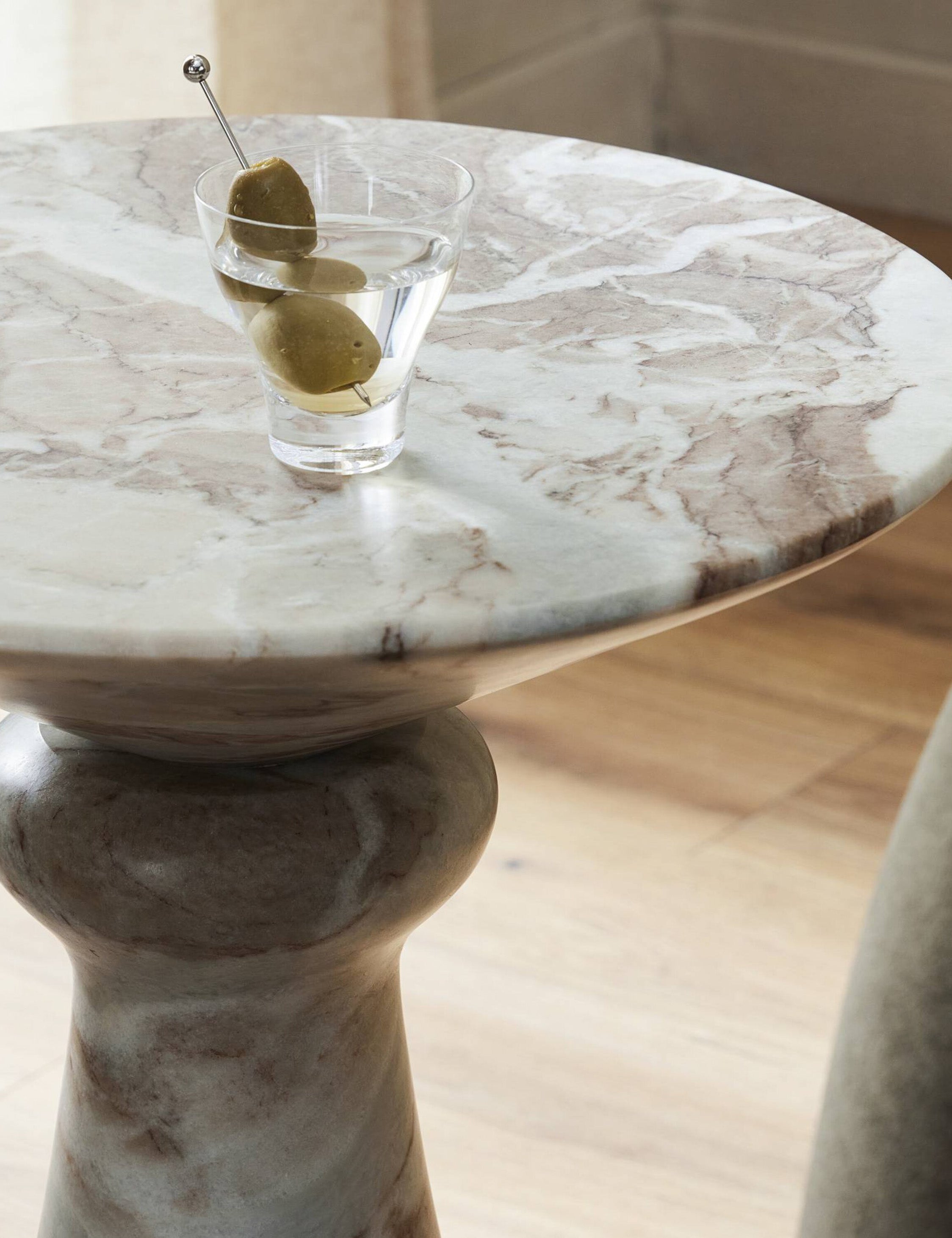 Felicina Modern Round Side Table - Small Accent End Table for Living Room, Bedroom, or Office - Perfect for Coffee, Books, and Decor