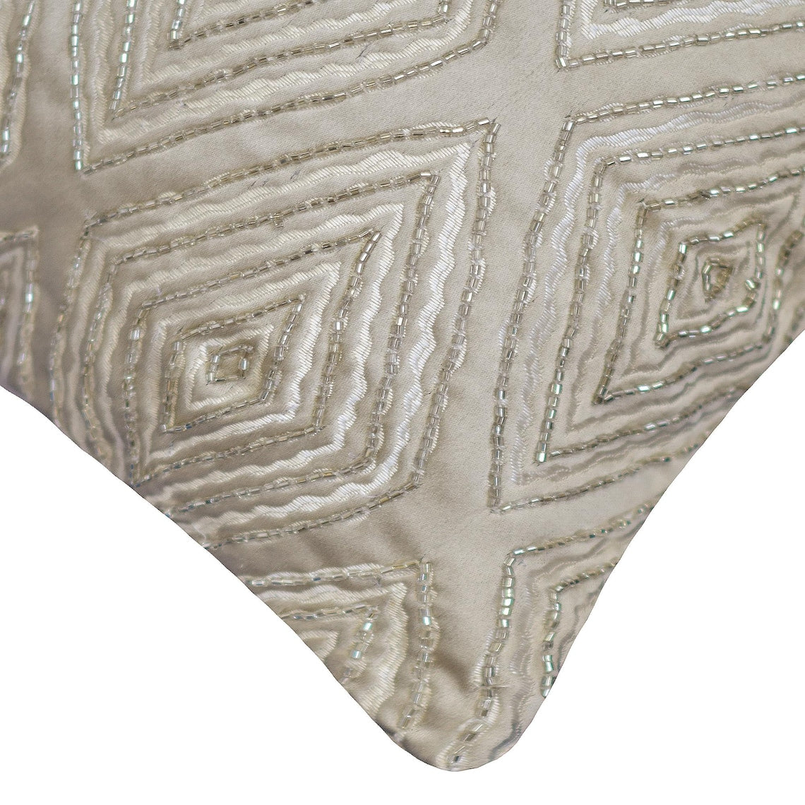 Aether Jacquard Gray Decorative Bed Runner and Pillow Cover Set - Luxury Bedroom Decor for Master Suite, Guest Room & Hotel Styling