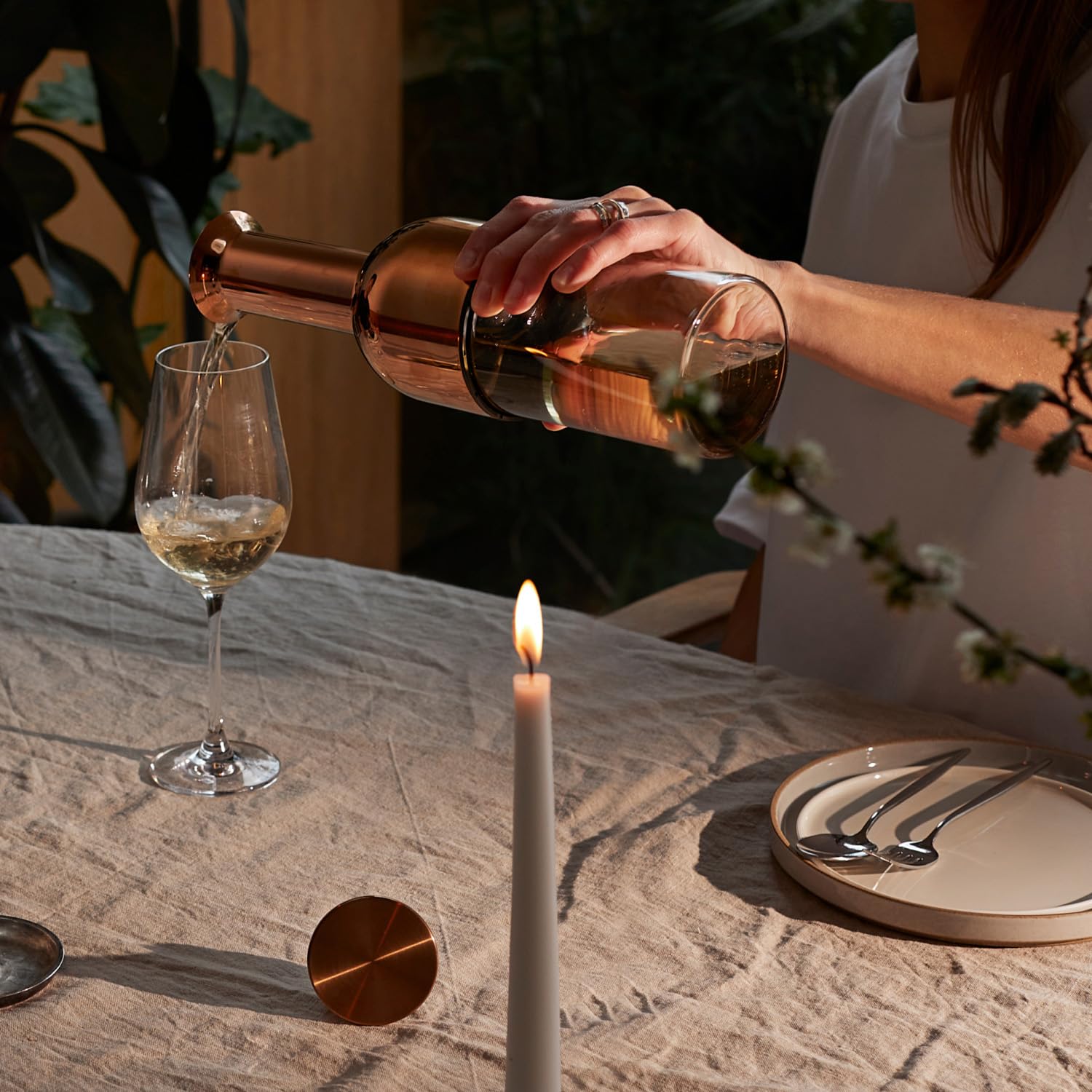 Premium Copper Wine Decanter with Mirror Finish - Elegant Aerator for Red Wine, Whiskey & Spirits - Perfect for Dinner Parties, Gifts & Home Bar Accessories
