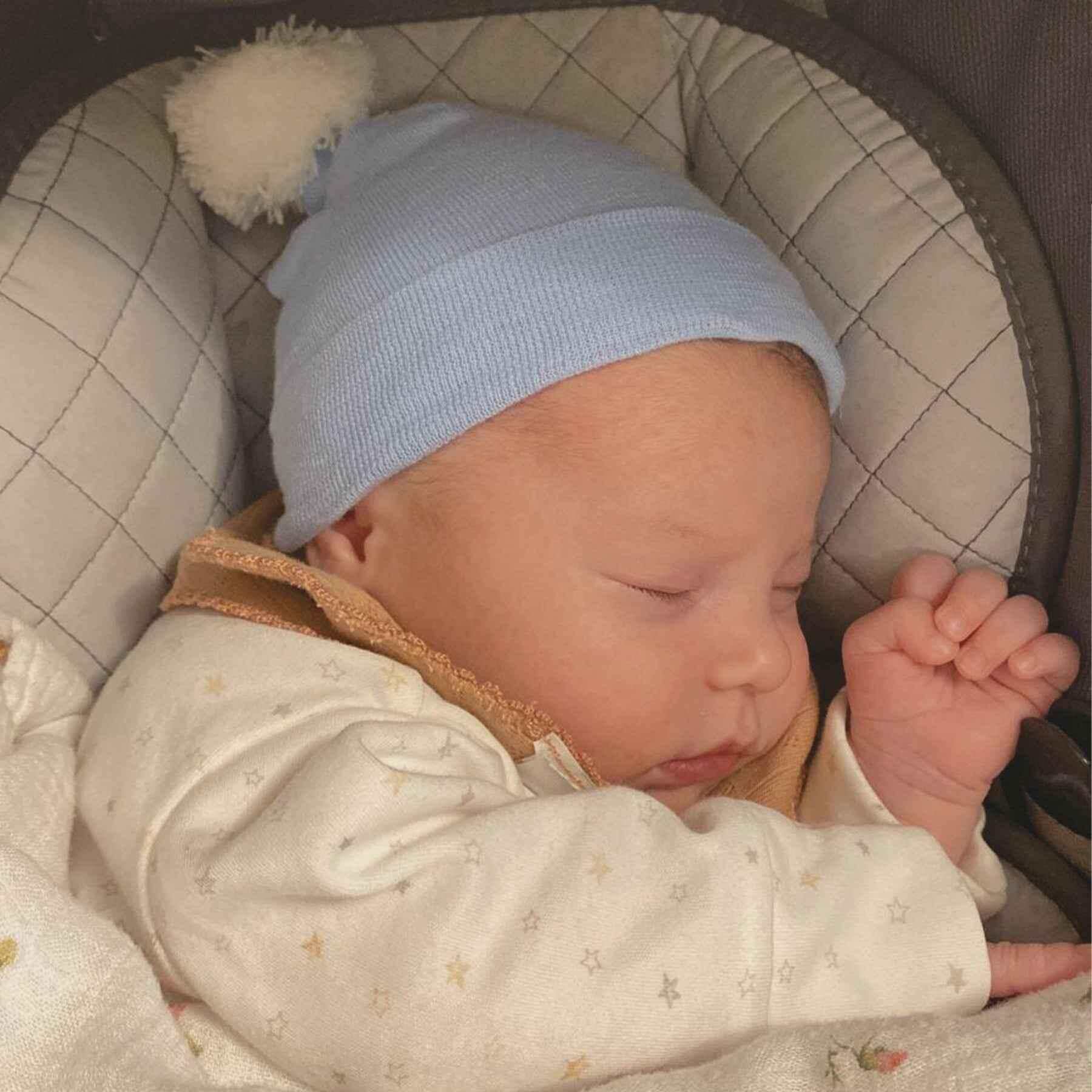 Baby Newborn Hat with Single Pompom - Soft & Warm Knit Beanie for Newborns & Infants - Perfect for Winter, Photography, and Hospital Outfits